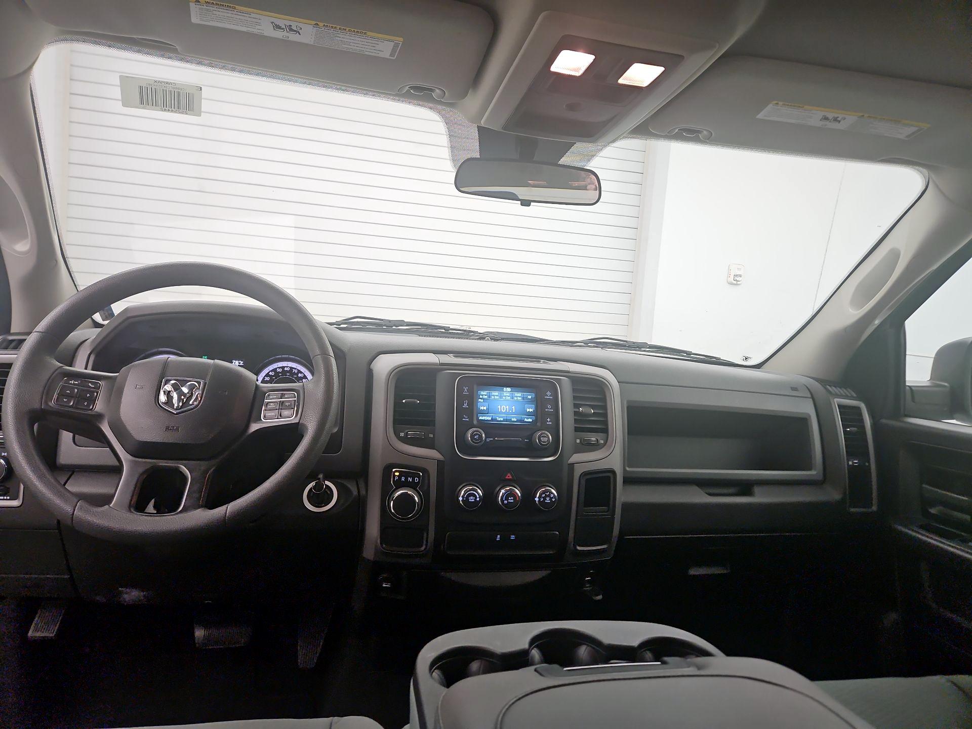Thumbnail: 2019 RAM 1500 Classic - 9
