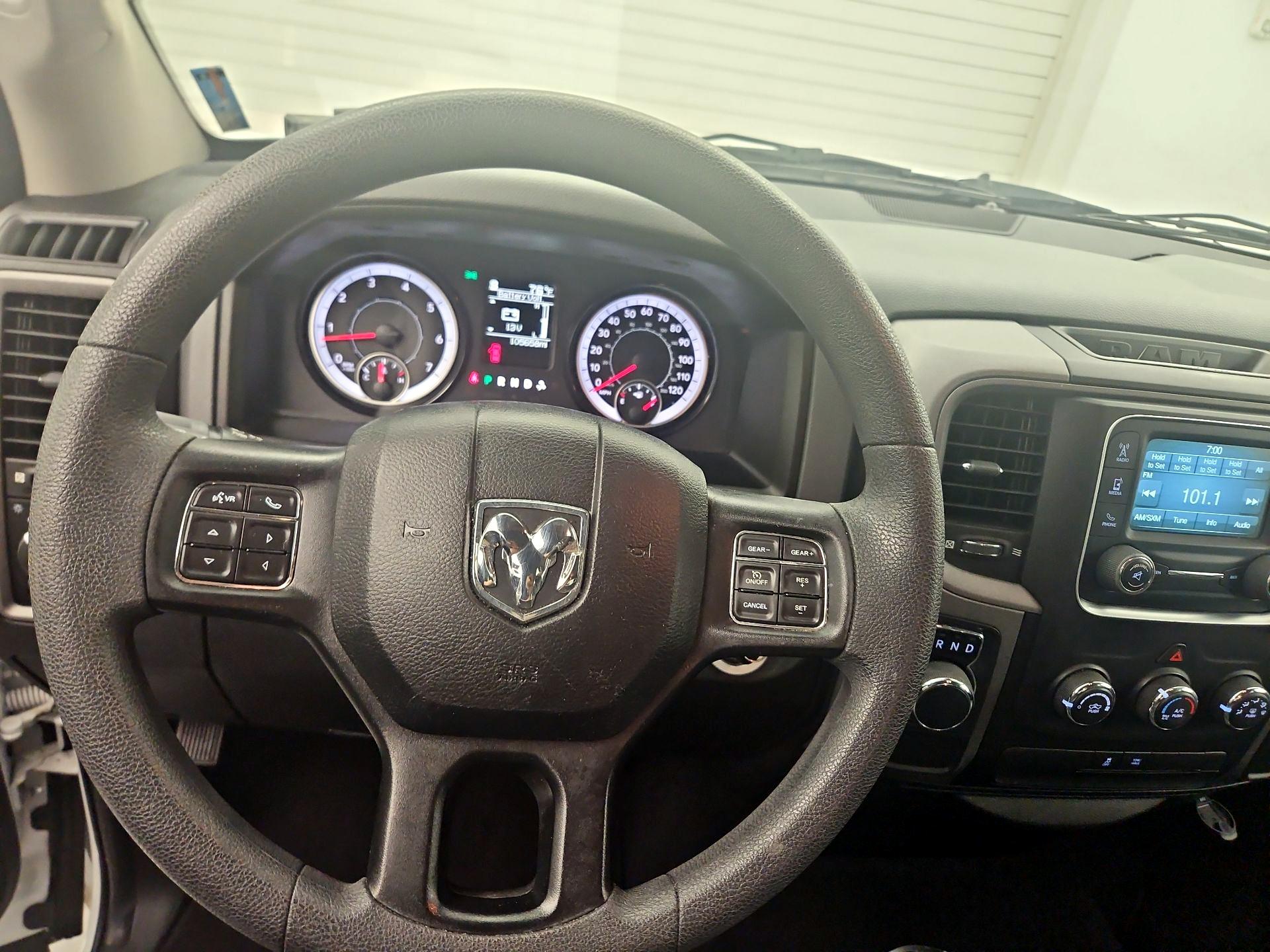 Thumbnail: 2019 RAM 1500 Classic - 10