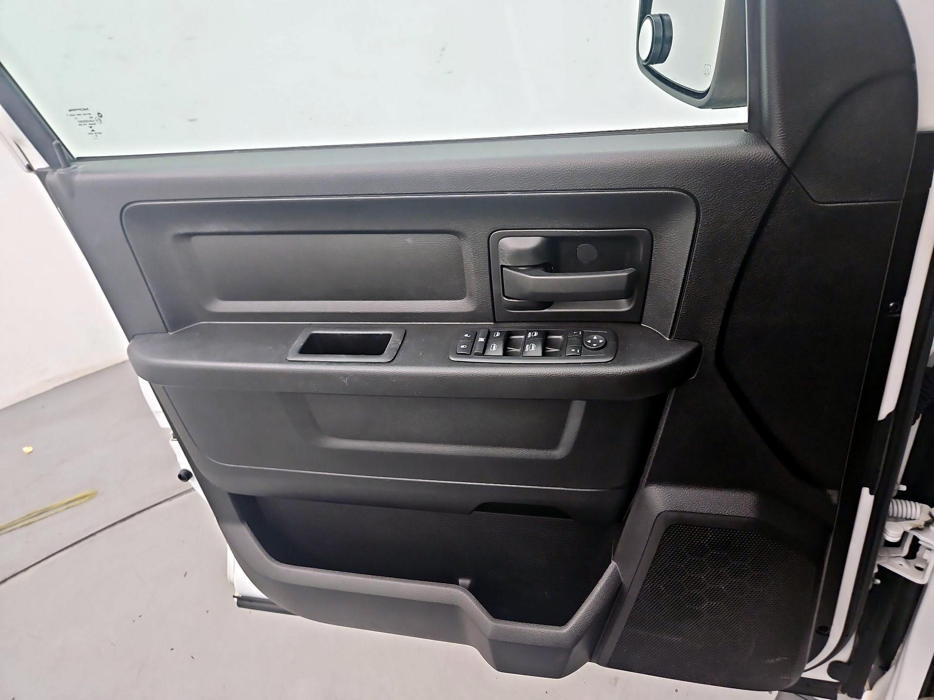 Thumbnail: 2019 RAM 1500 Classic - 12
