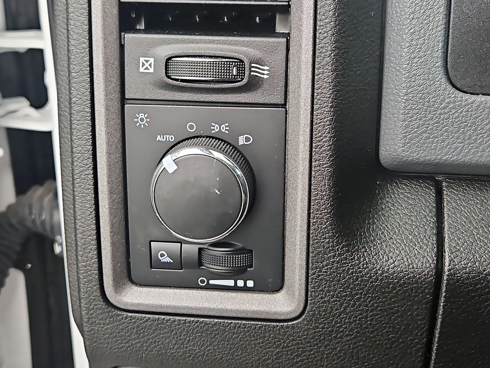 Thumbnail: 2019 RAM 1500 Classic - 13