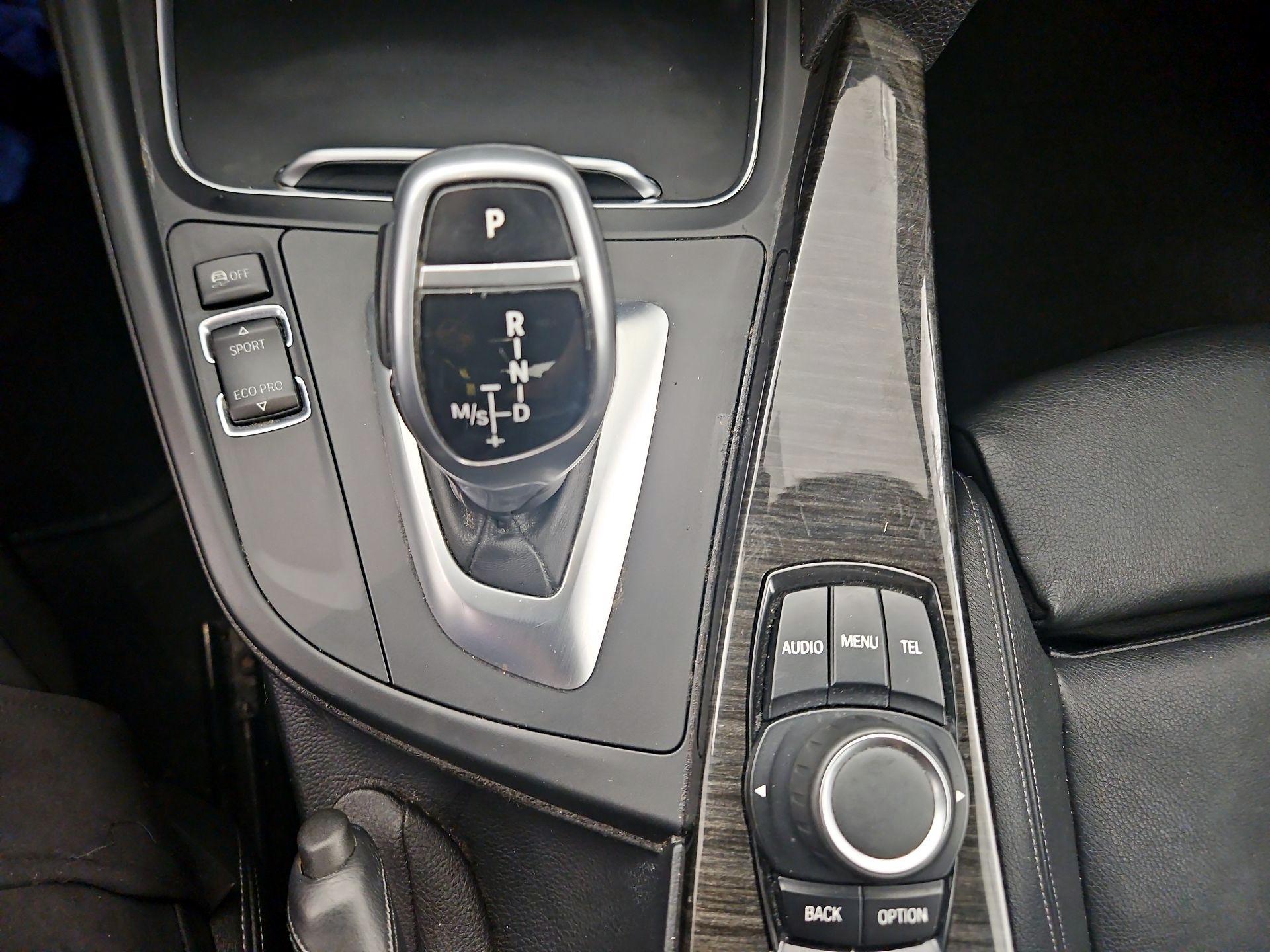 Thumbnail: 2016 BMW 3 Series - 16