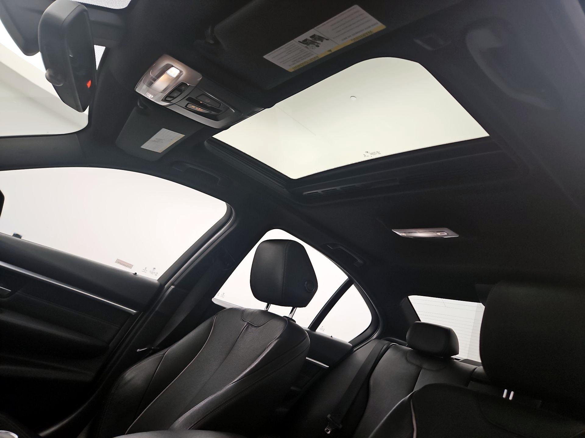 Thumbnail: 2016 BMW 3 Series - 18