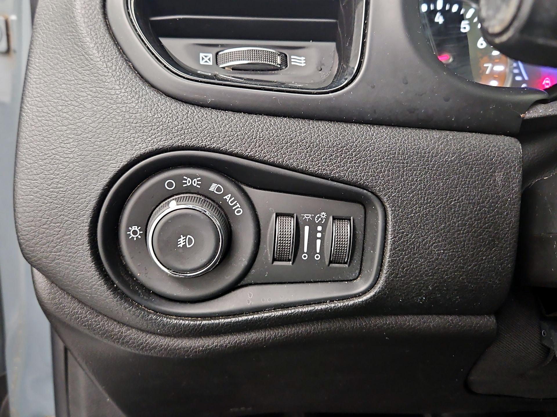 Thumbnail: 2018 Jeep Renegade - 13