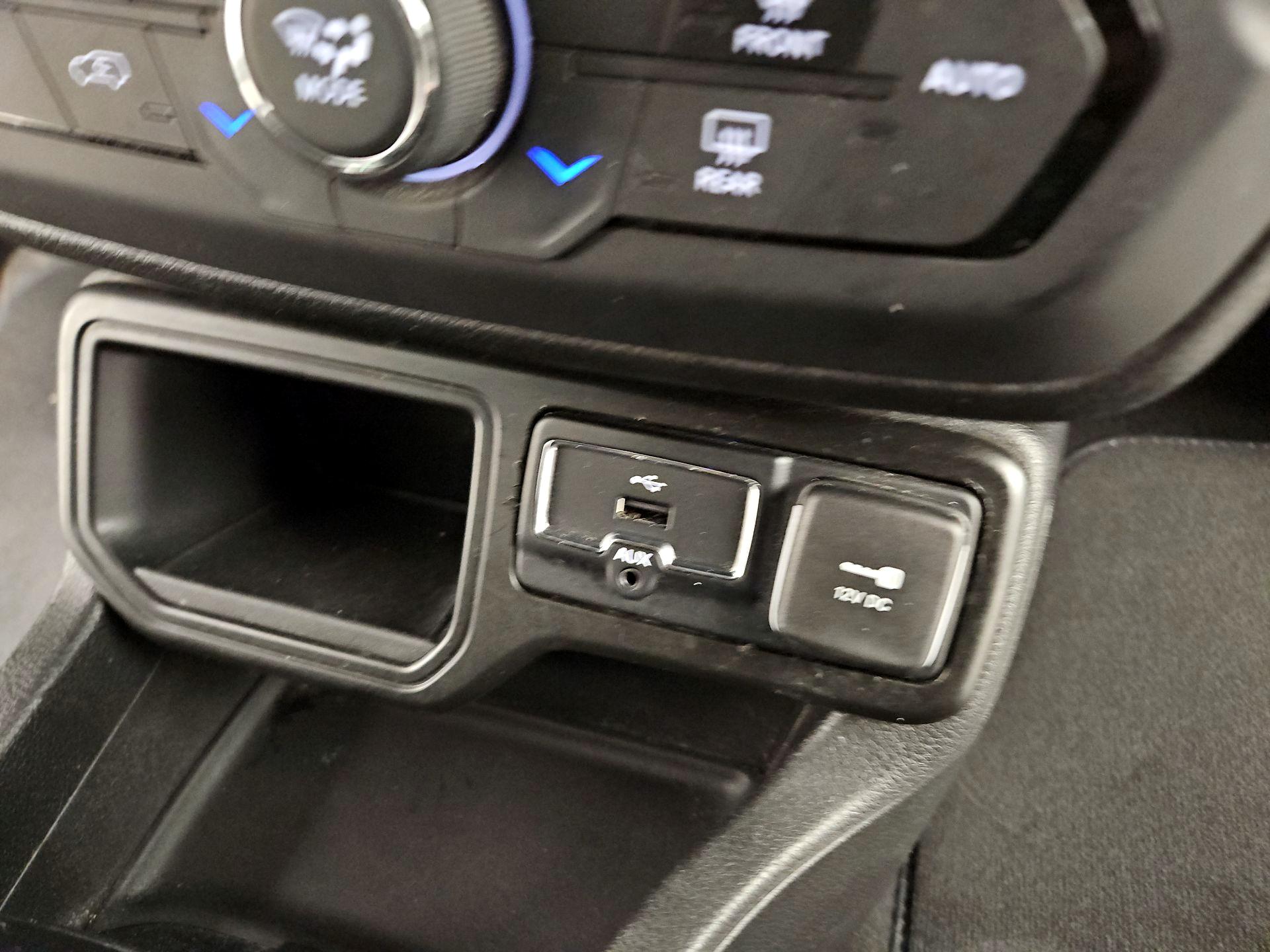 Thumbnail: 2018 Jeep Renegade - 18