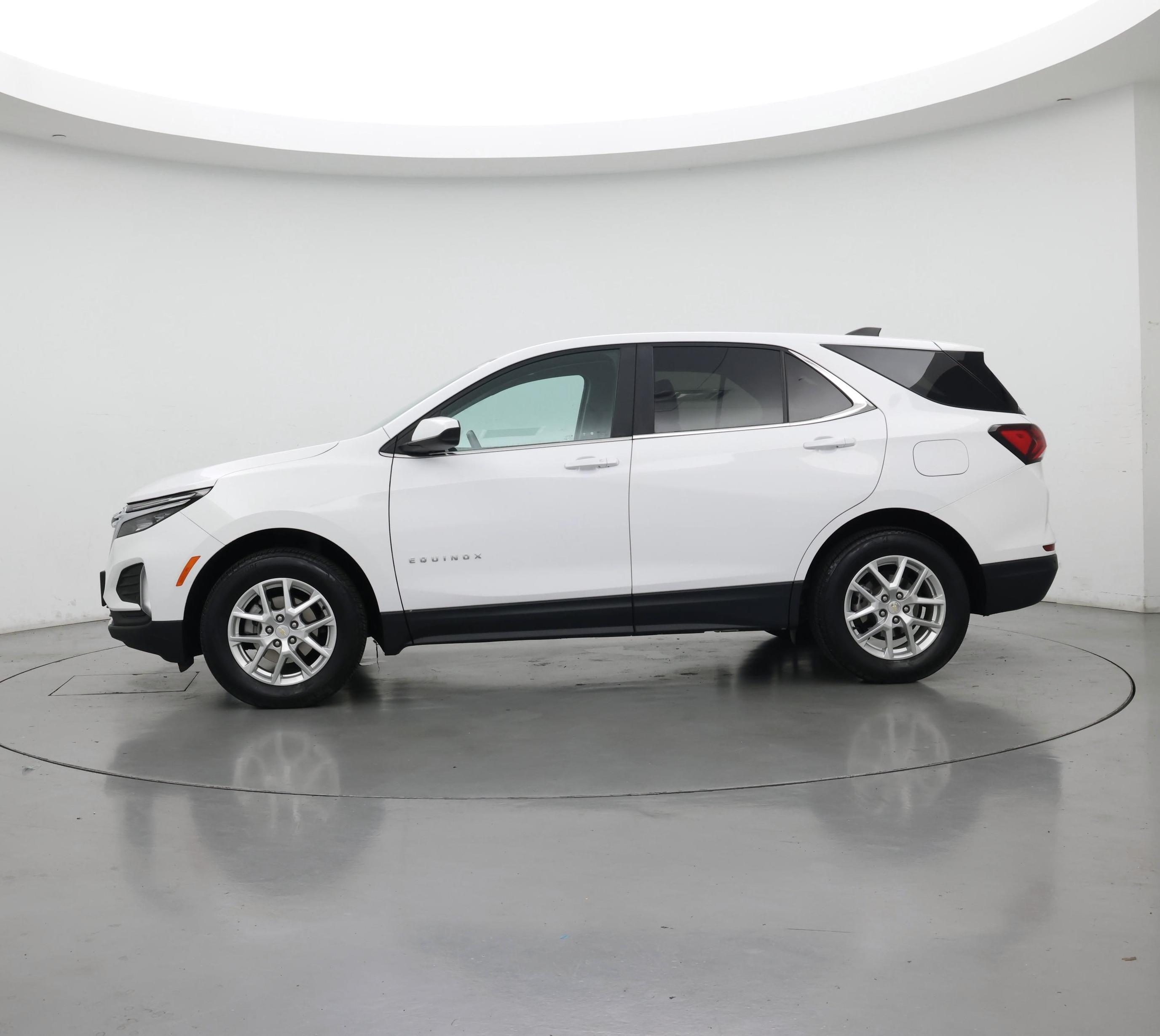 Thumbnail: 2022 Chevrolet Equinox - 3