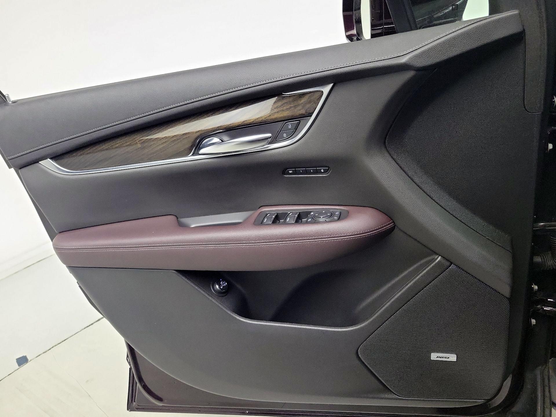 Thumbnail: 2020 Cadillac XT6 - 12