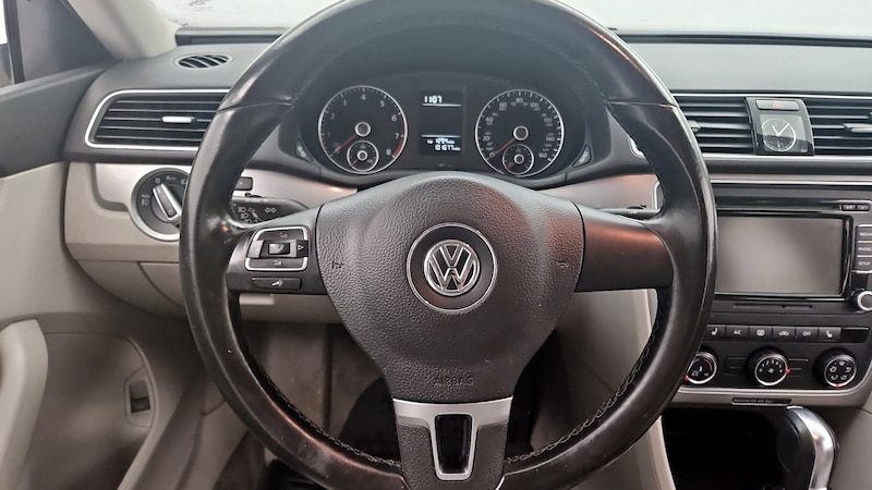 2015 Volkswagen Passat Limited Edition 10