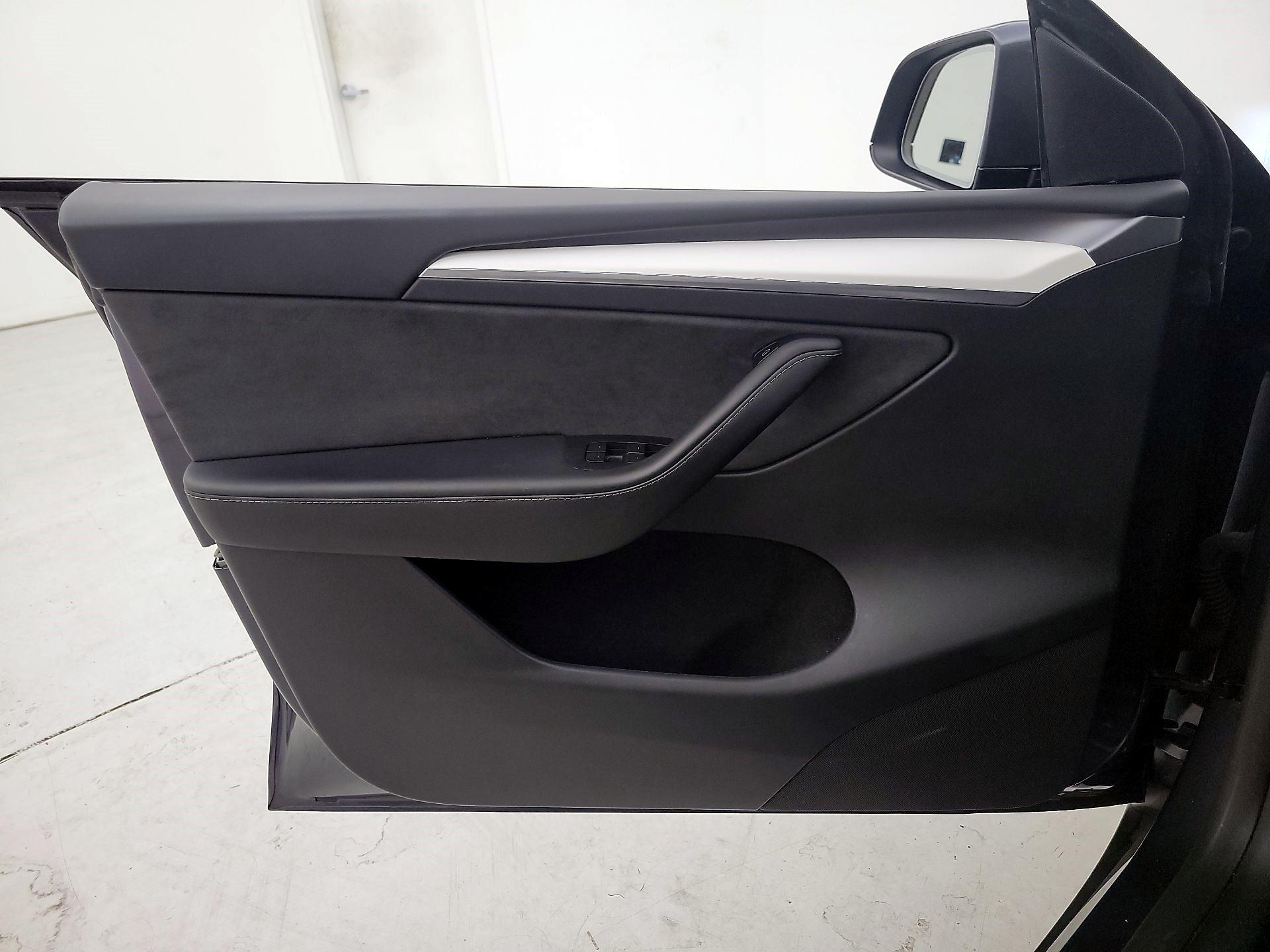 Thumbnail: 2023 Tesla Model Y - 12