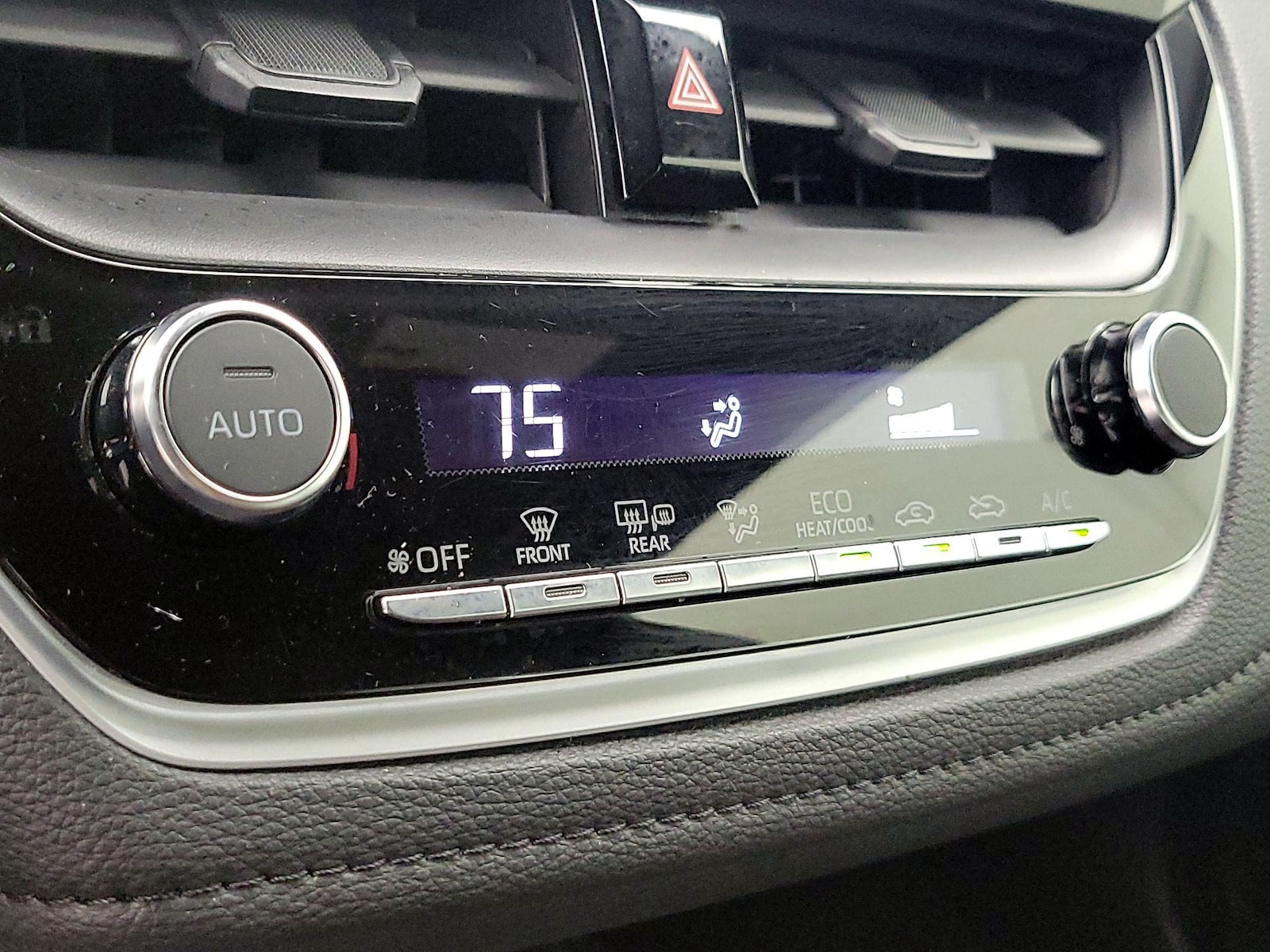 2024 Toyota Corolla SE - Photo 17