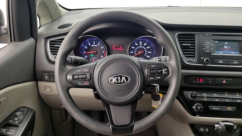 2017 Kia Sedona LX 10