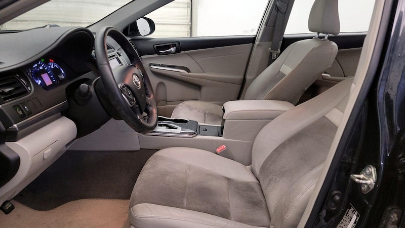 2014 Toyota Camry XLE 11