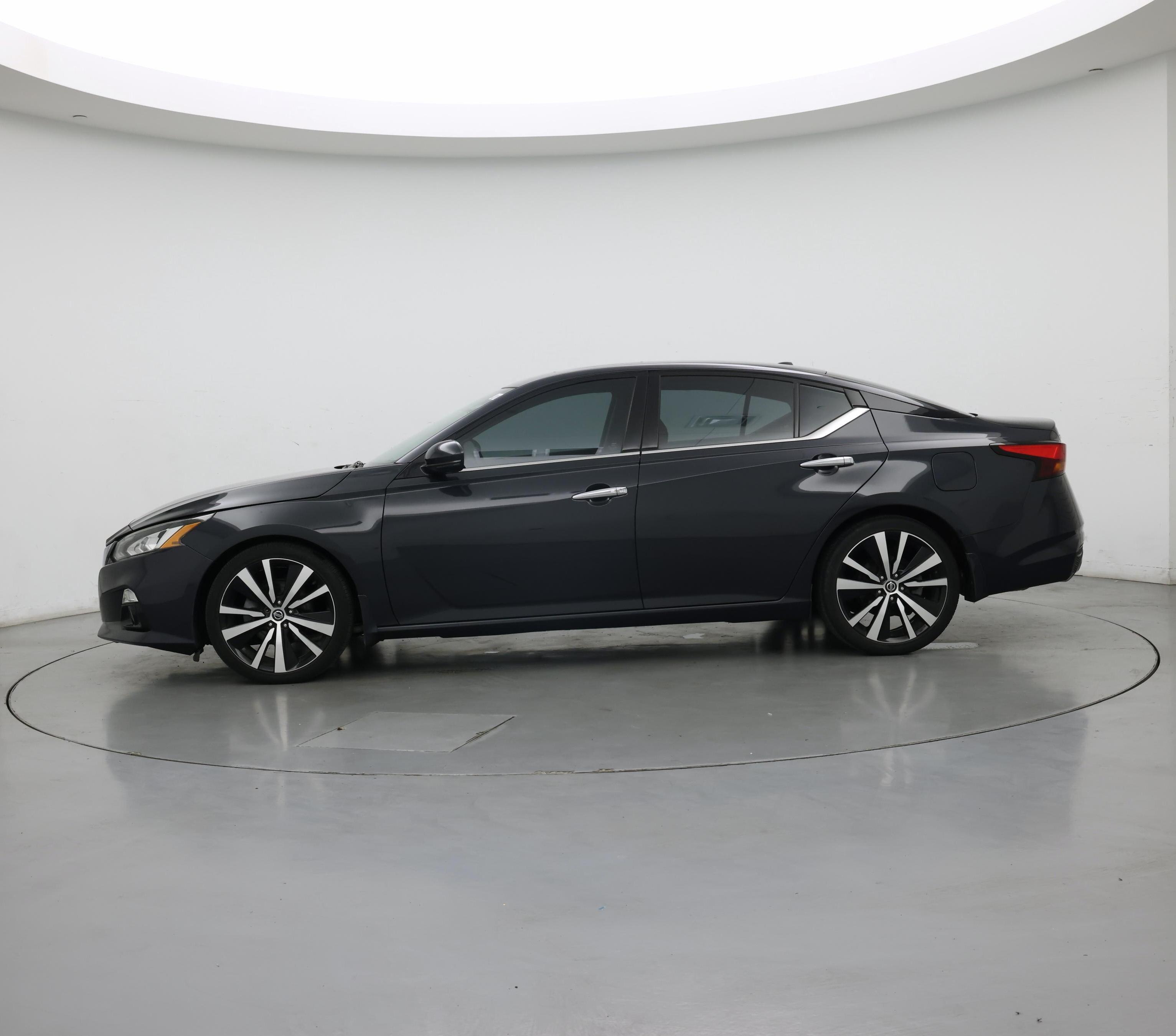 Thumbnail: 2020 Nissan Altima - 3