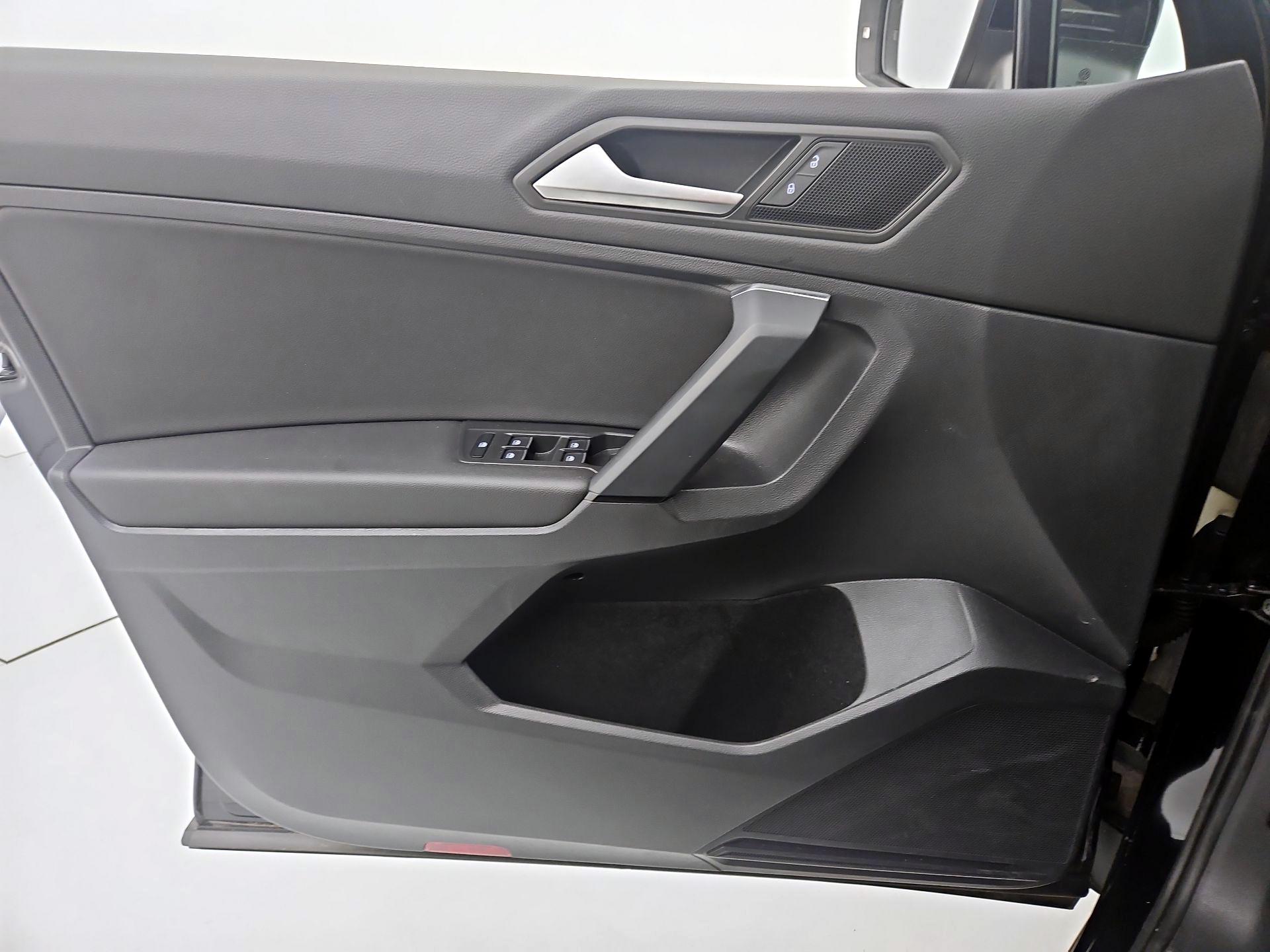 Thumbnail: 2019 Volkswagen Tiguan - 12