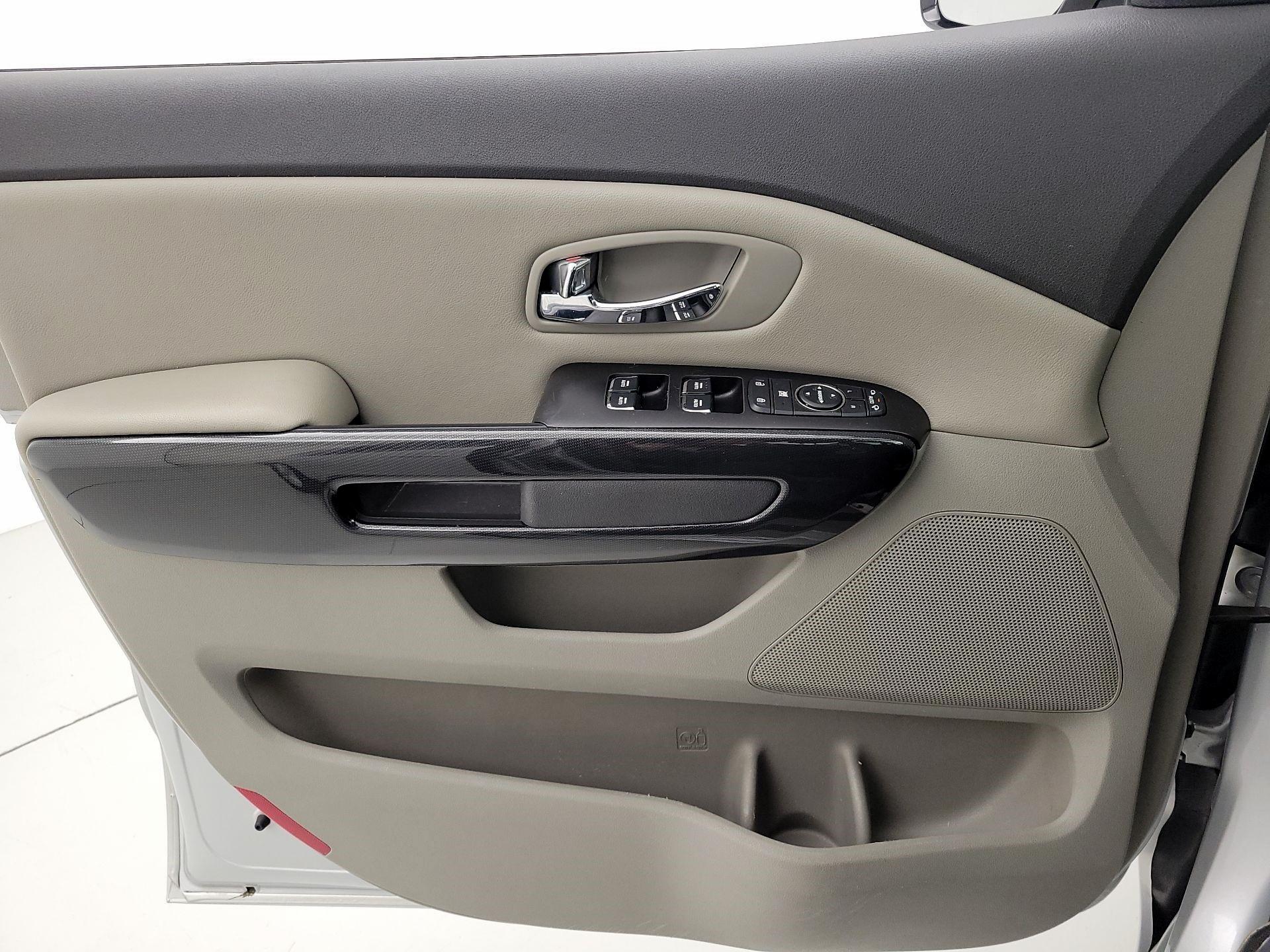 Thumbnail: 2016 Kia Sedona - 12