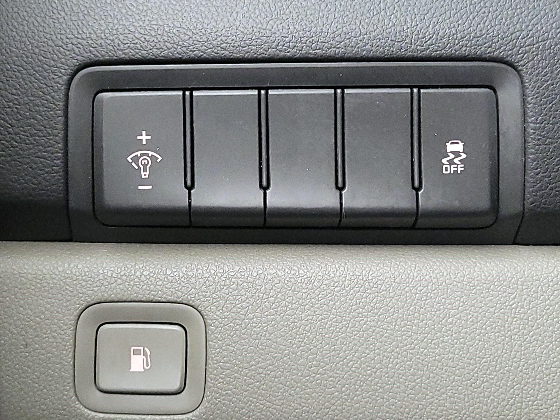 Thumbnail: 2016 Kia Sedona - 13