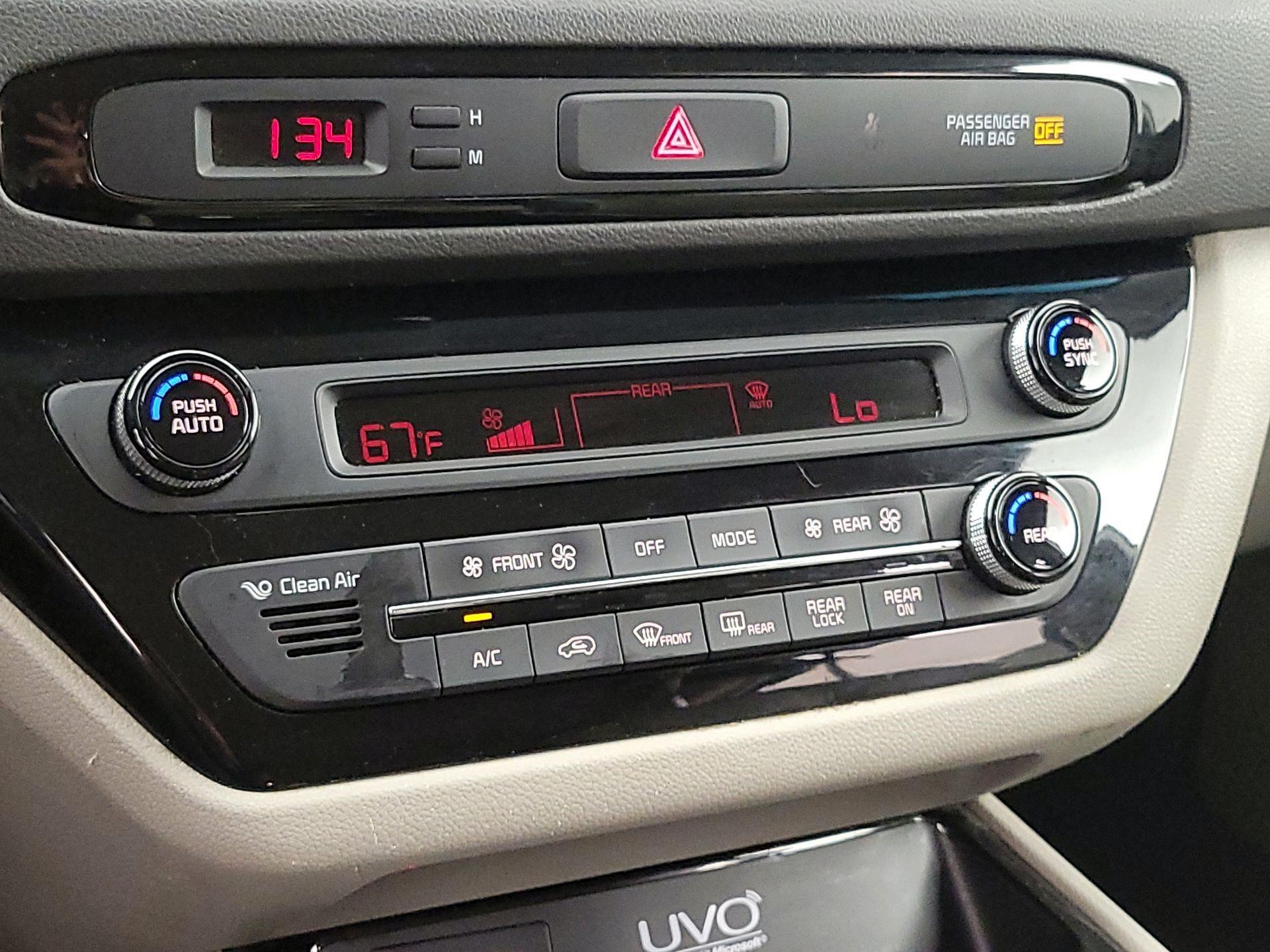 Thumbnail: 2016 Kia Sedona - 16