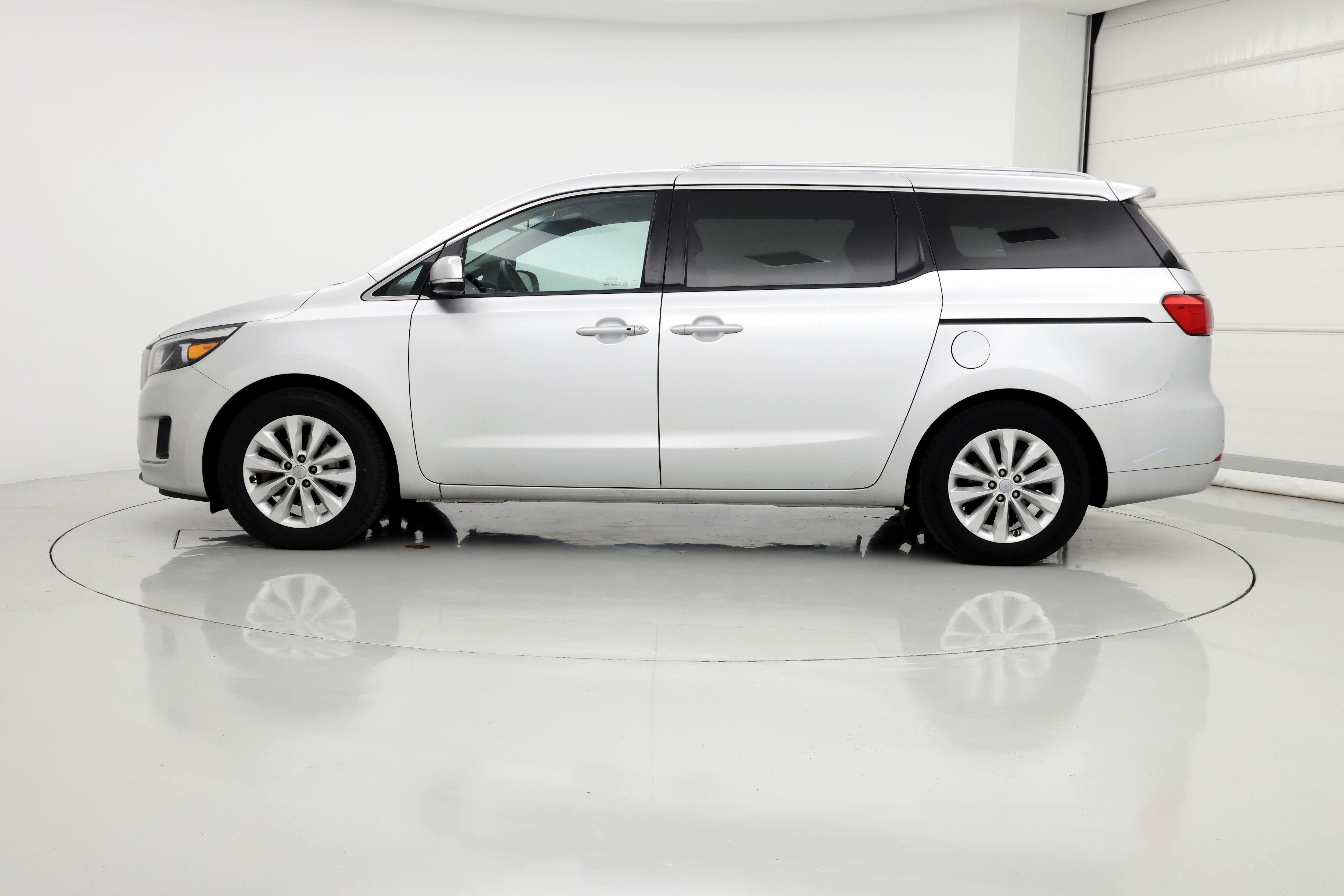 Thumbnail: 2016 Kia Sedona - 3
