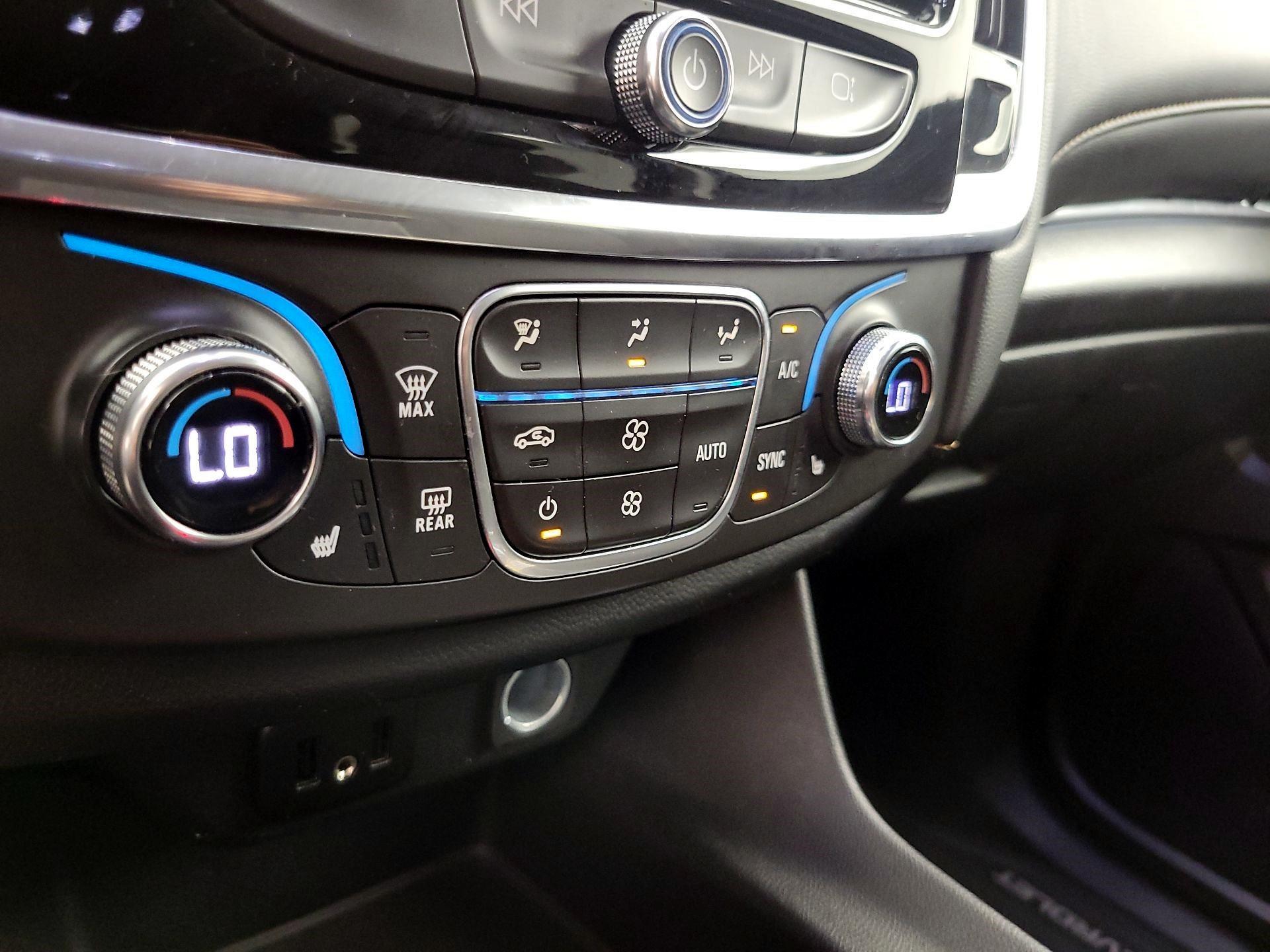 Thumbnail: 2019 Chevrolet Traverse - 16