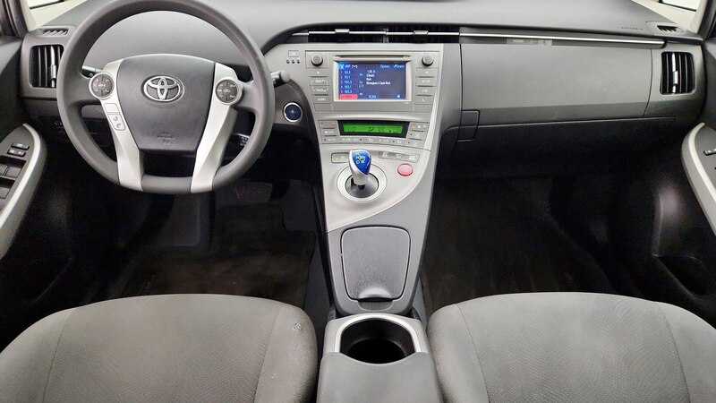 2015 Toyota Prius Two 9