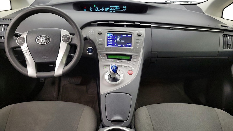 2015 Toyota Prius Three 9