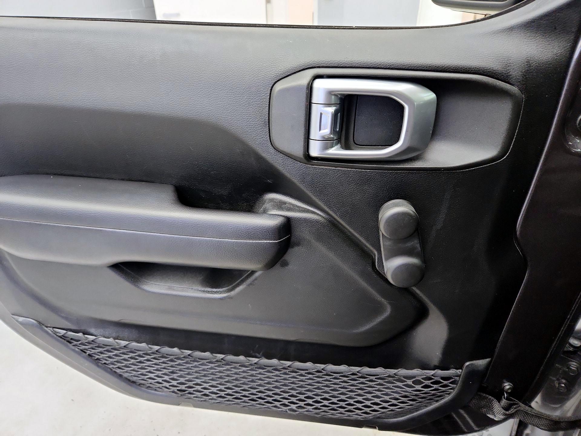 Thumbnail: 2019 Jeep Wrangler - 12