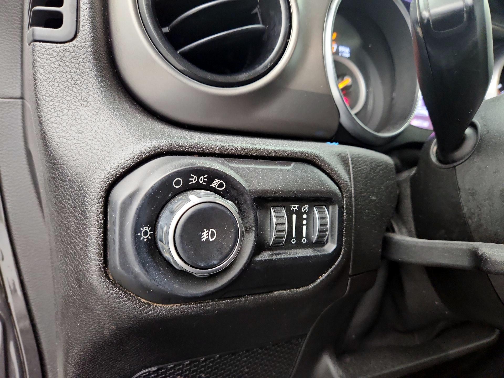 Thumbnail: 2019 Jeep Wrangler - 13
