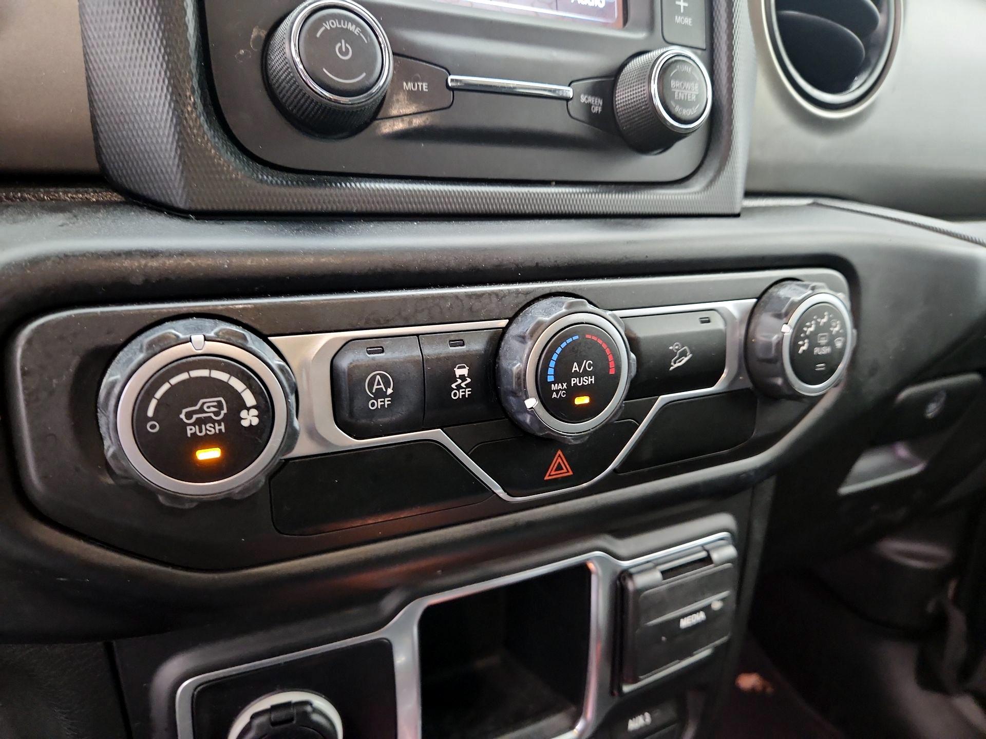 Thumbnail: 2019 Jeep Wrangler - 16