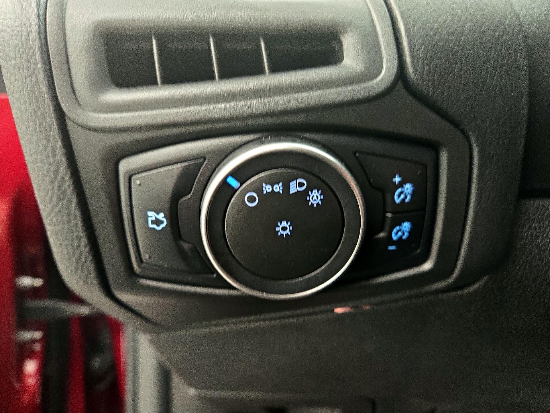 Thumbnail: 2015 Ford Focus - 13