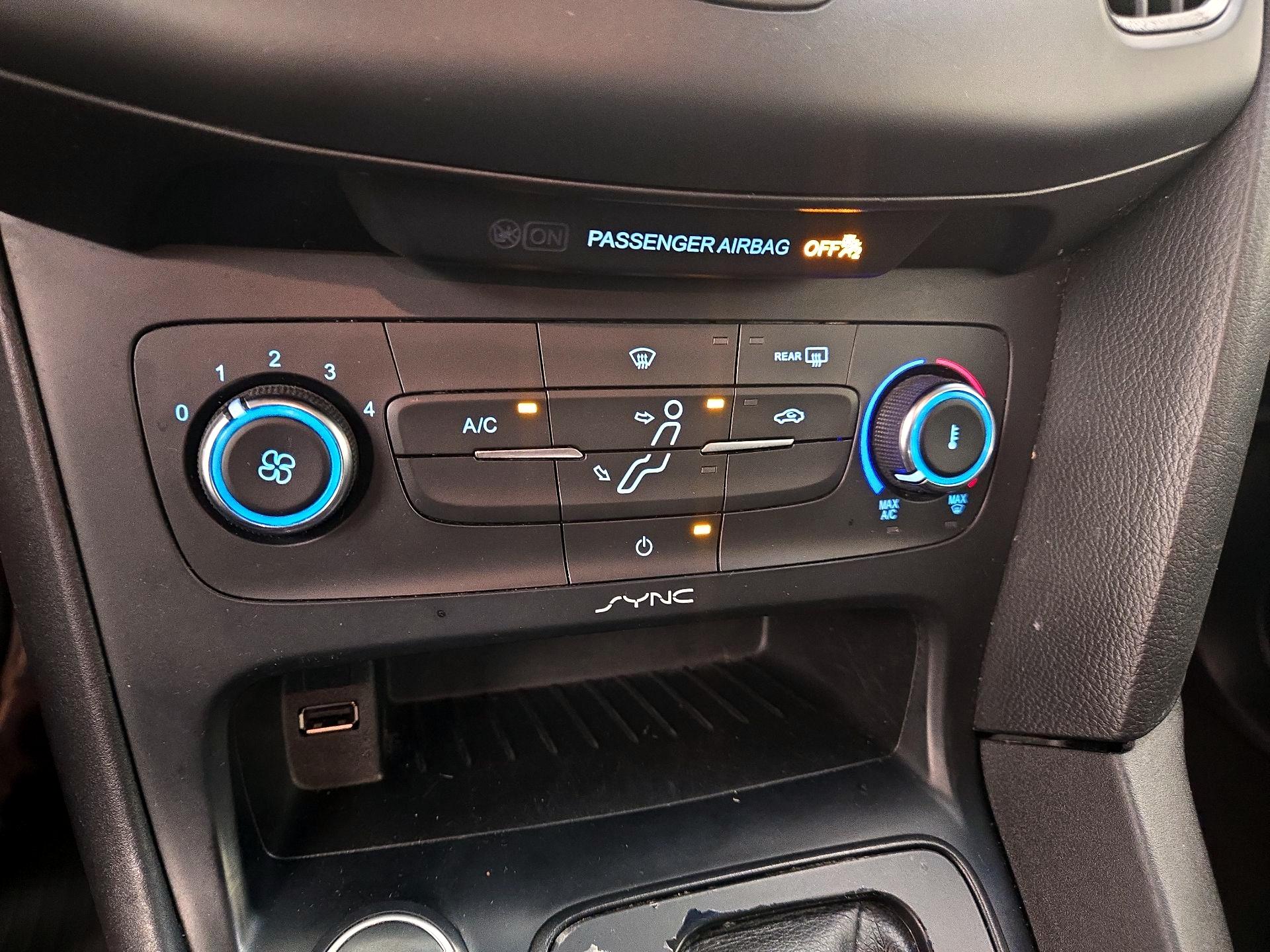 Thumbnail: 2015 Ford Focus - 16