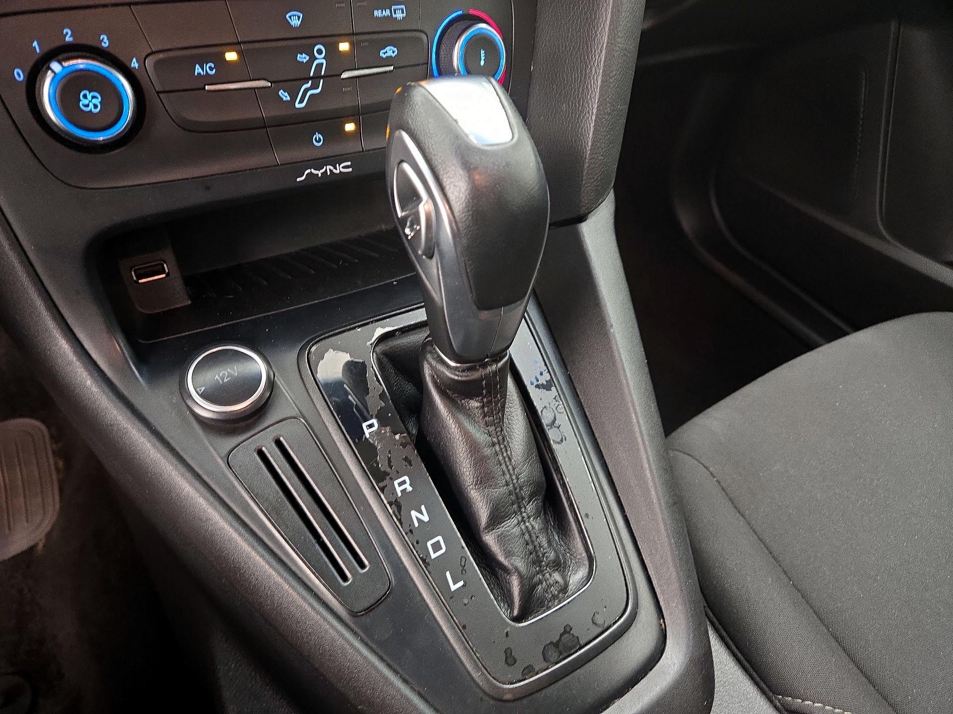 Thumbnail: 2015 Ford Focus - 17