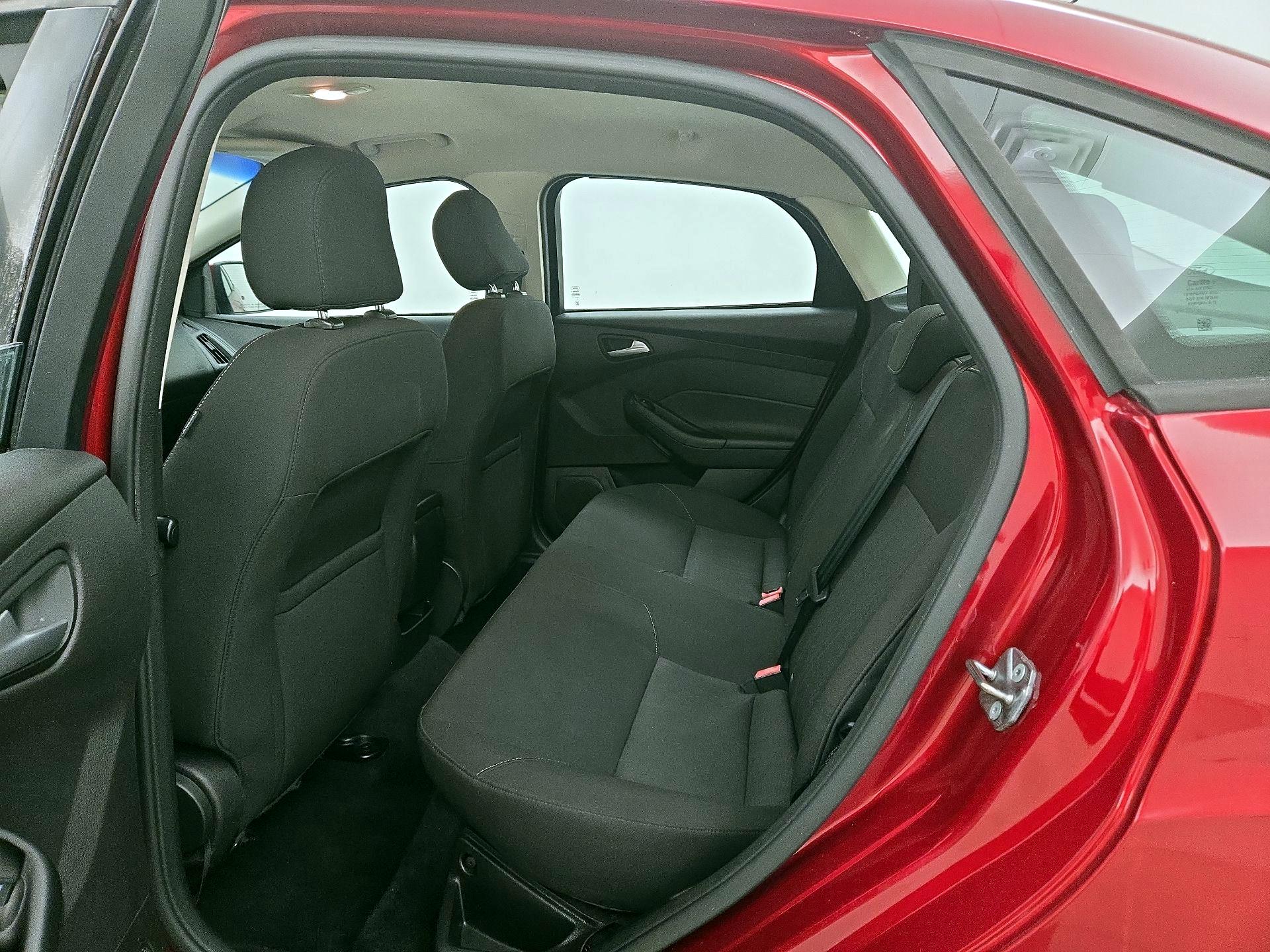 Thumbnail: 2015 Ford Focus - 19