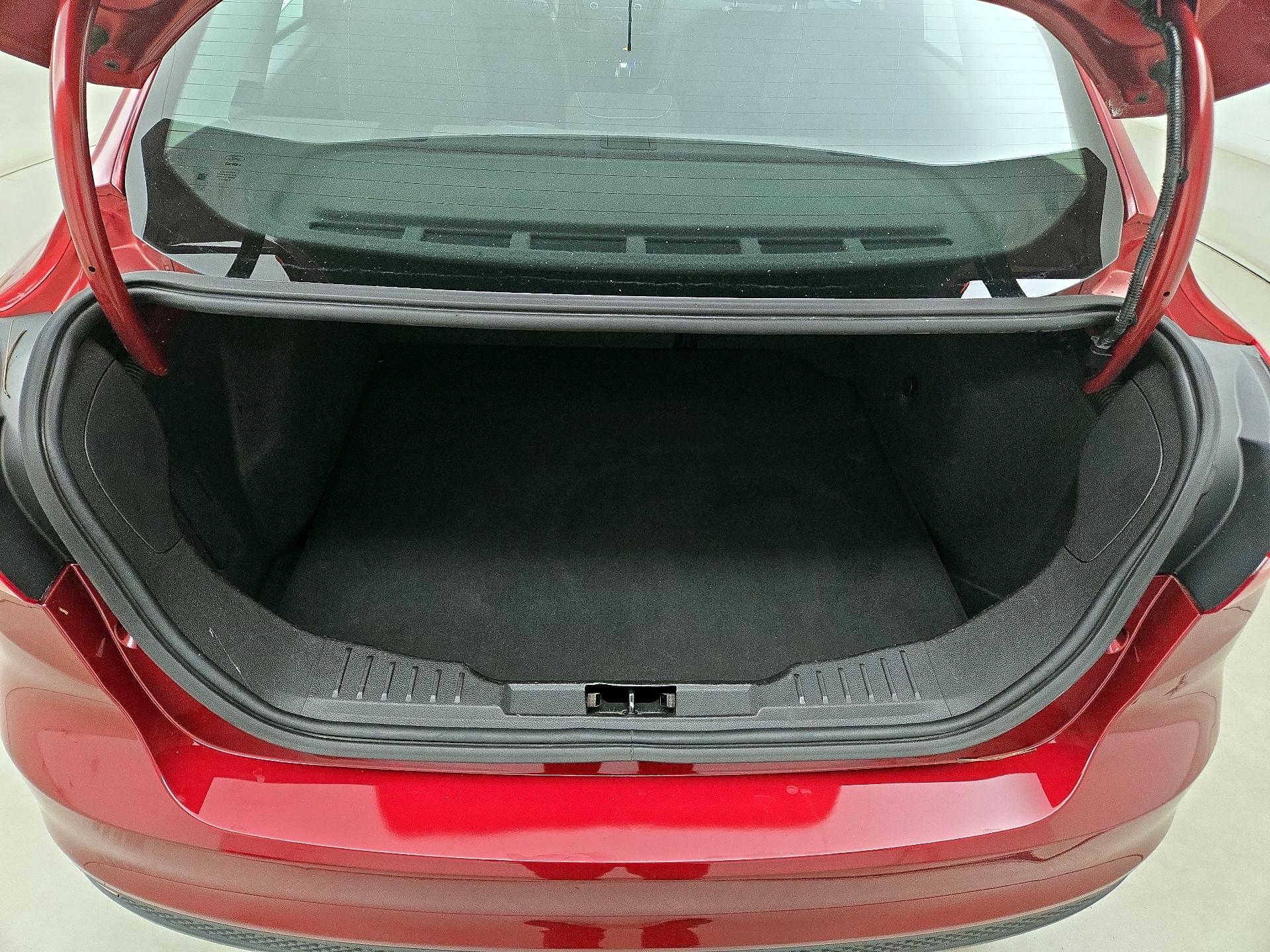 Thumbnail: 2015 Ford Focus - 20