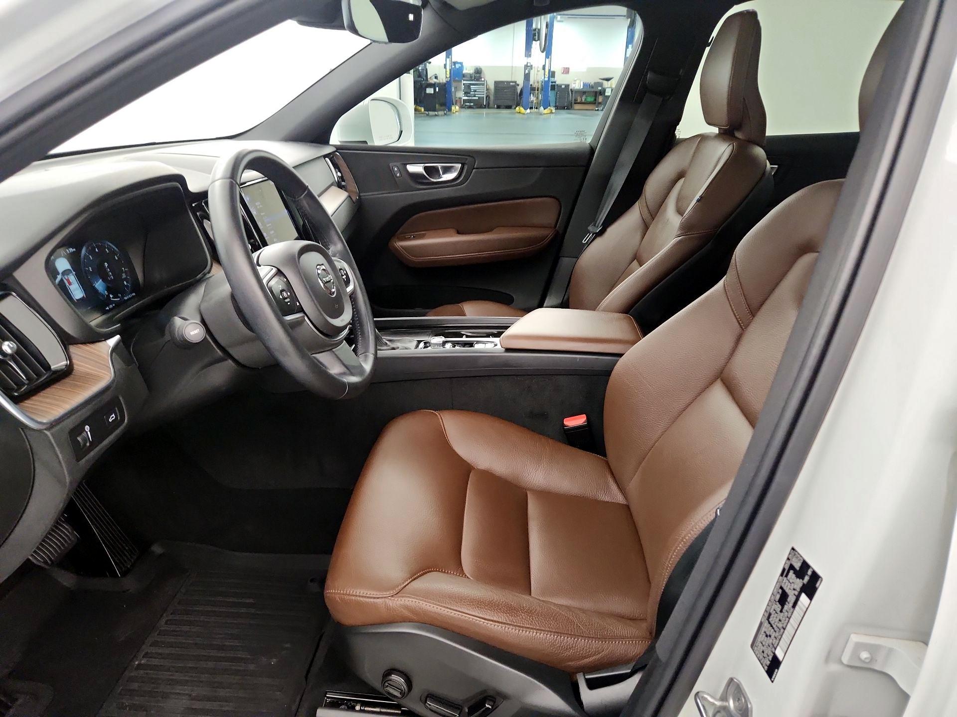 Thumbnail: 2021 Volvo XC60 - 11