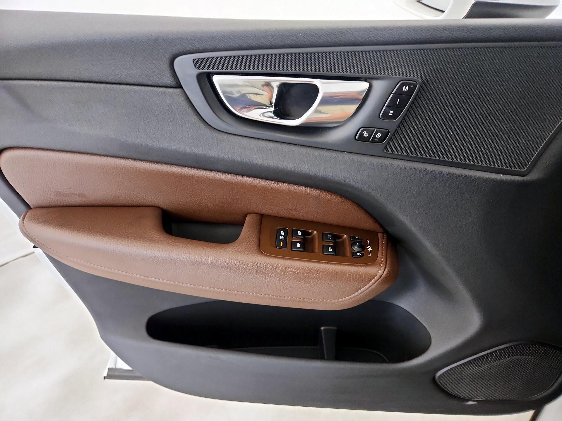 Thumbnail: 2021 Volvo XC60 - 12