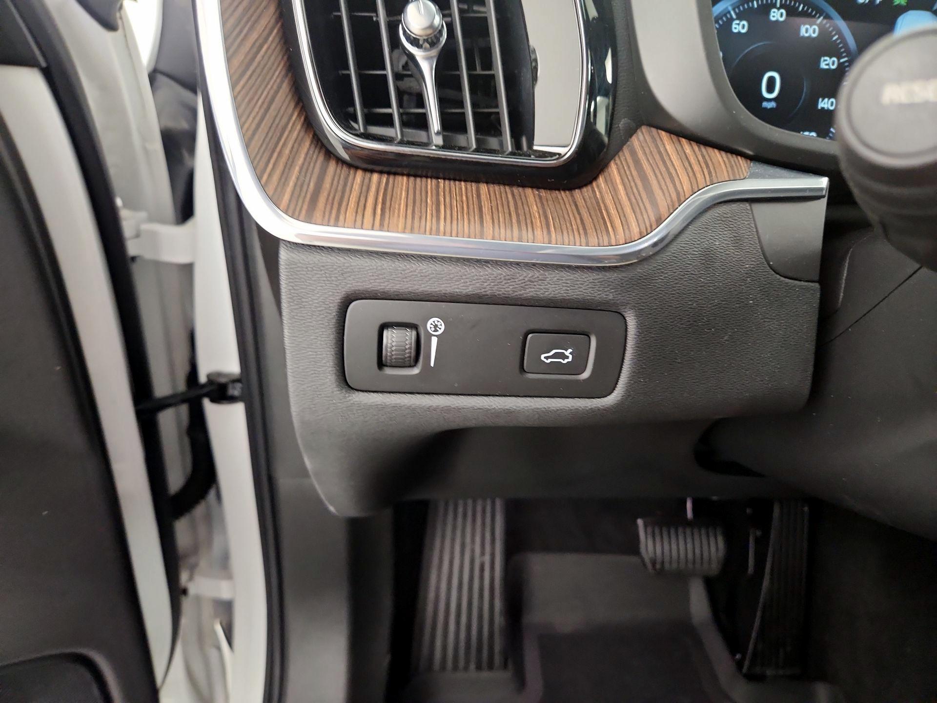 Thumbnail: 2021 Volvo XC60 - 13