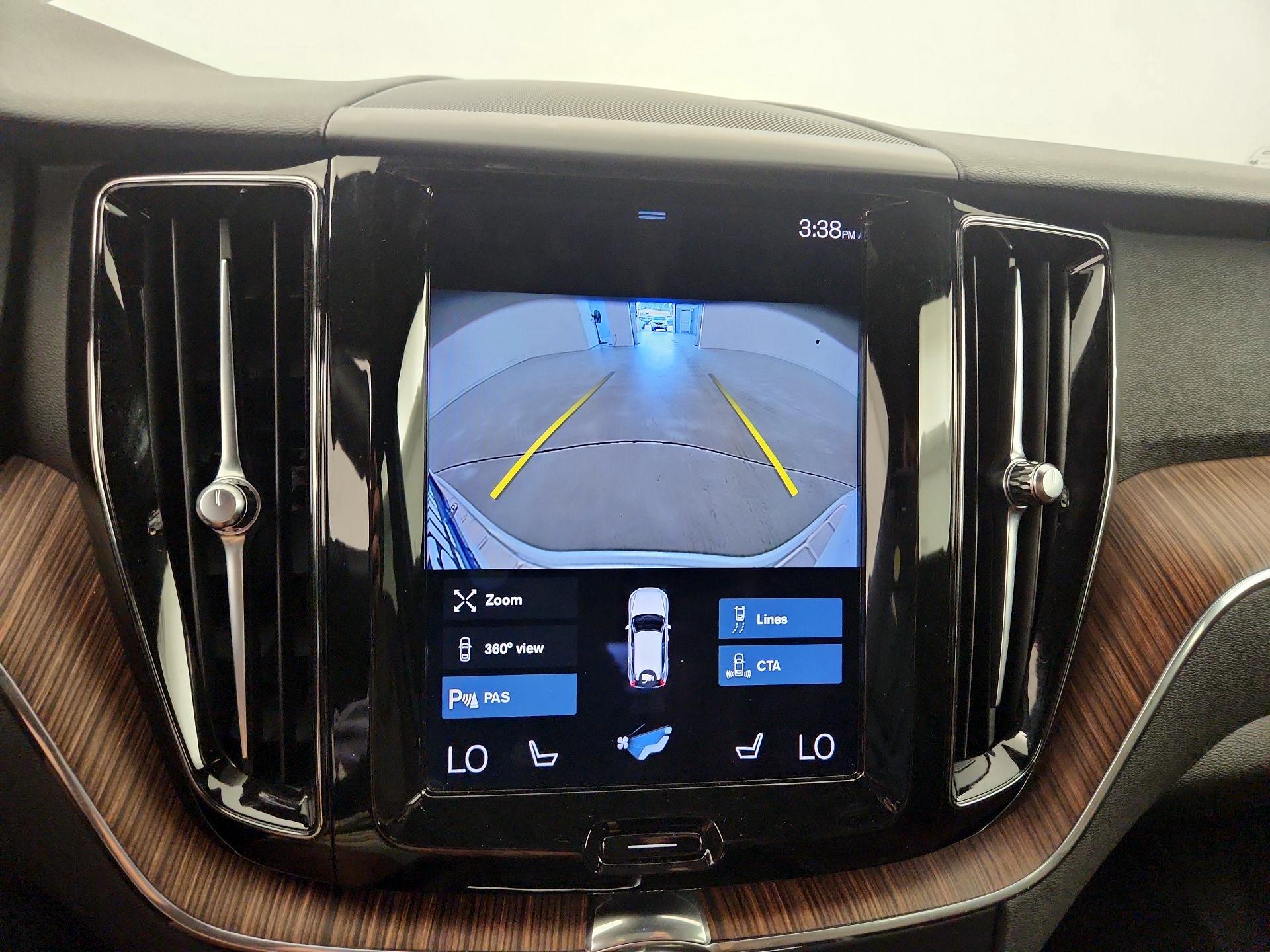 Thumbnail: 2021 Volvo XC60 - 14