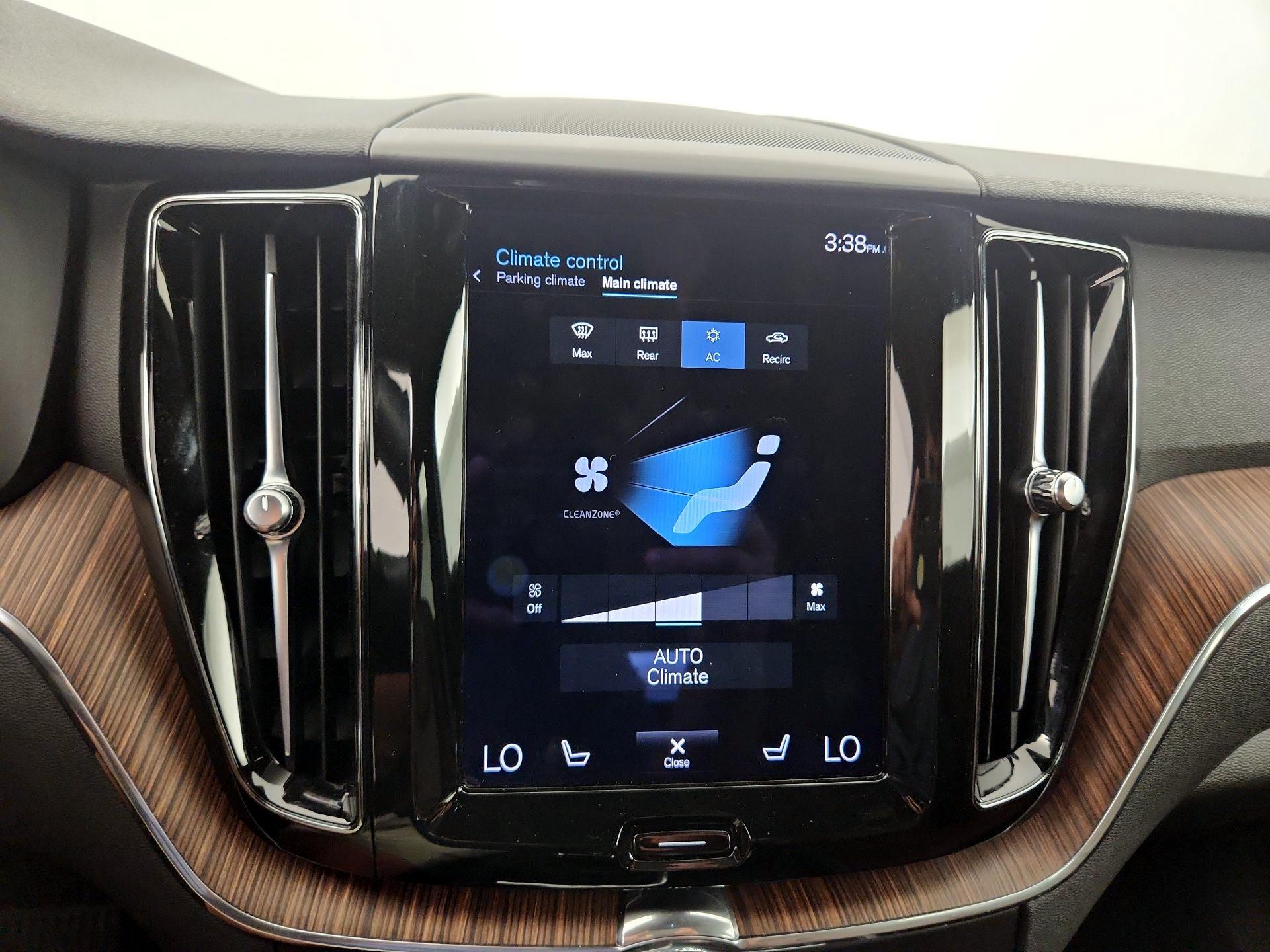 Thumbnail: 2021 Volvo XC60 - 16