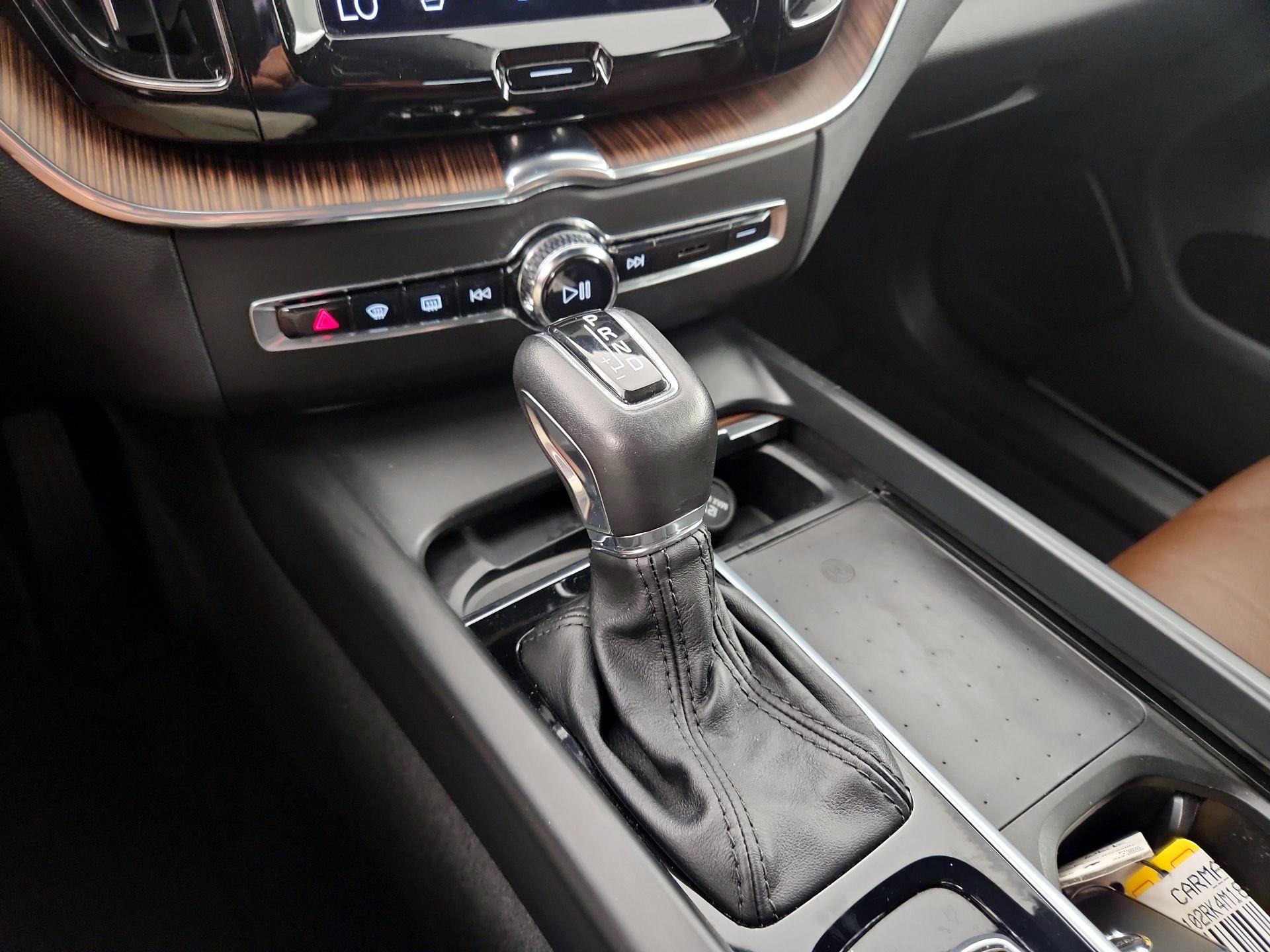 Thumbnail: 2021 Volvo XC60 - 17
