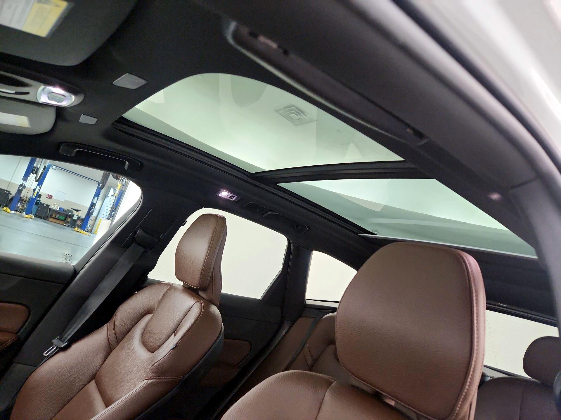Thumbnail: 2021 Volvo XC60 - 19