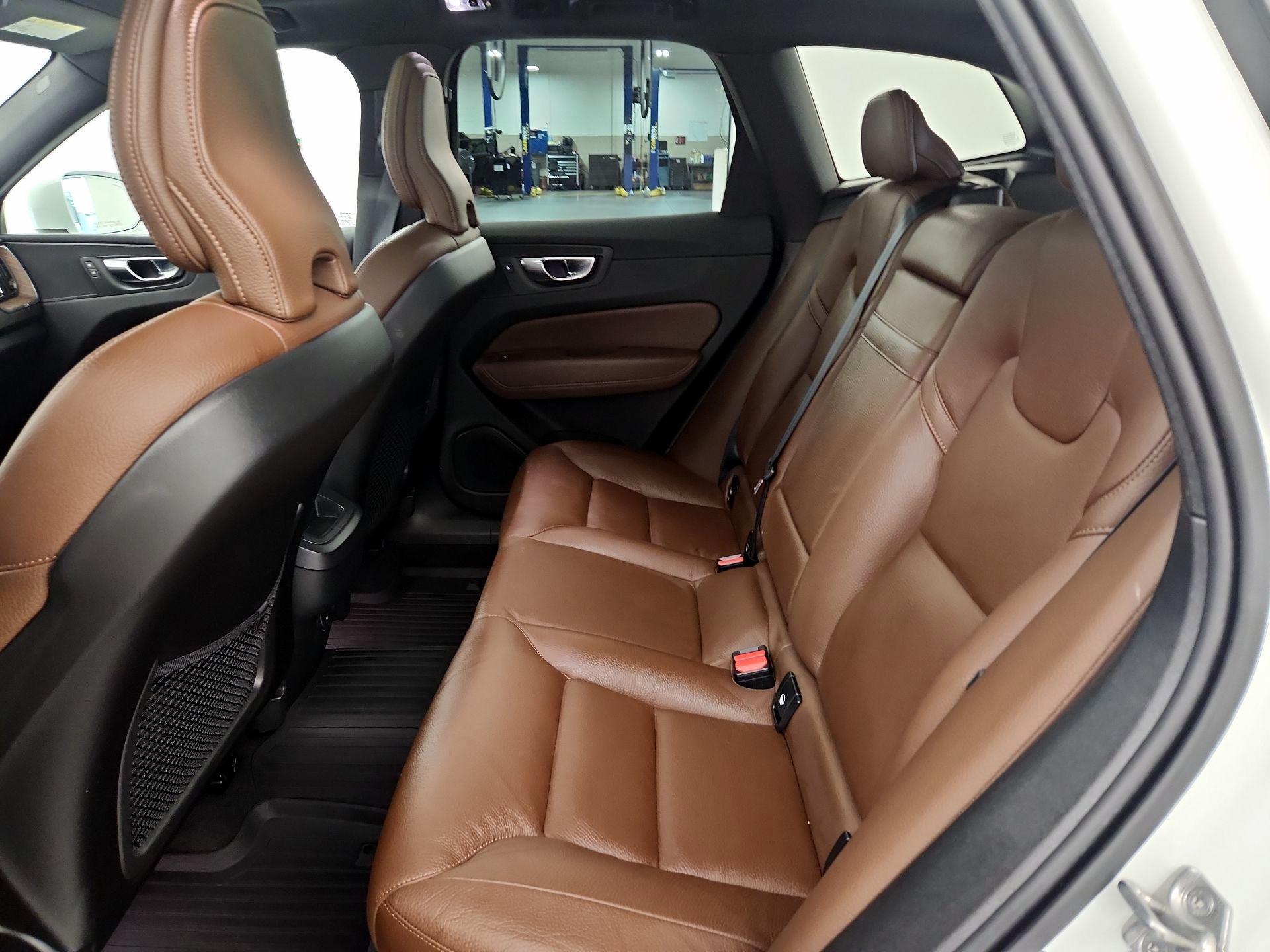 Thumbnail: 2021 Volvo XC60 - 20