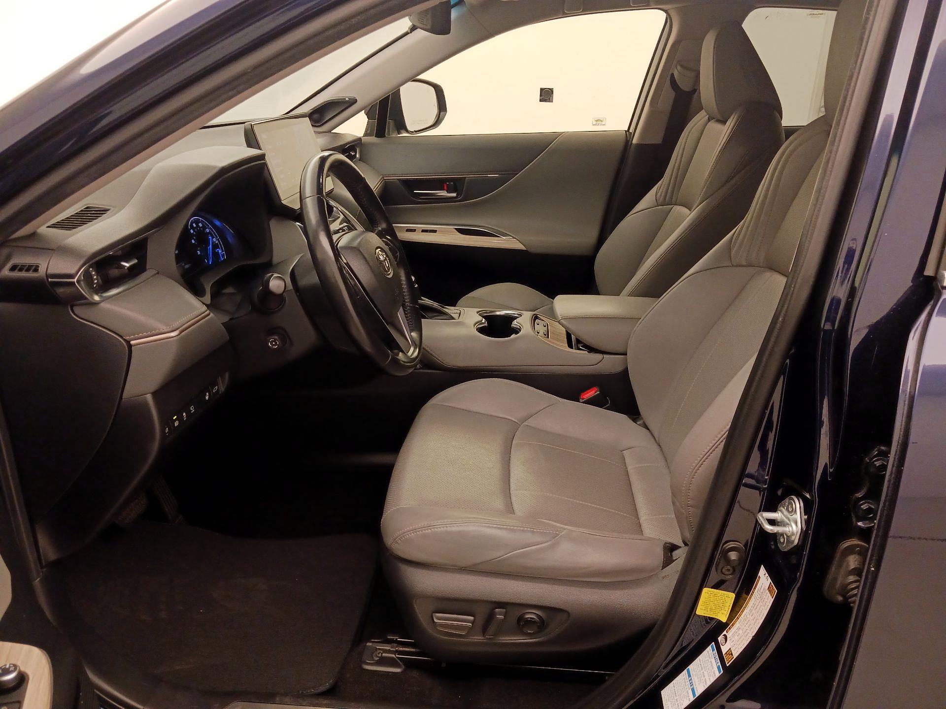 Thumbnail: 2021 Toyota Venza - 11