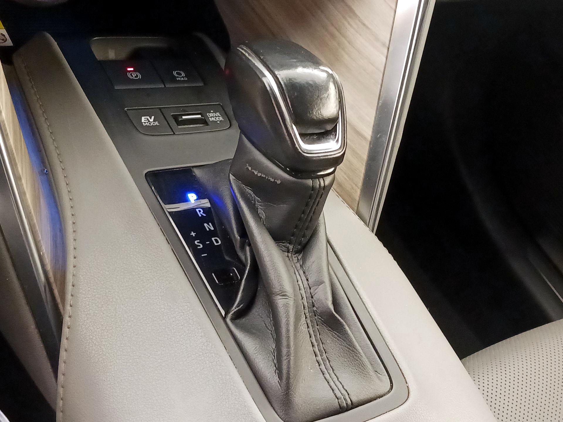 Thumbnail: 2021 Toyota Venza - 18