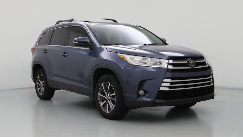 2017 Toyota Highlander XLE Hero Image