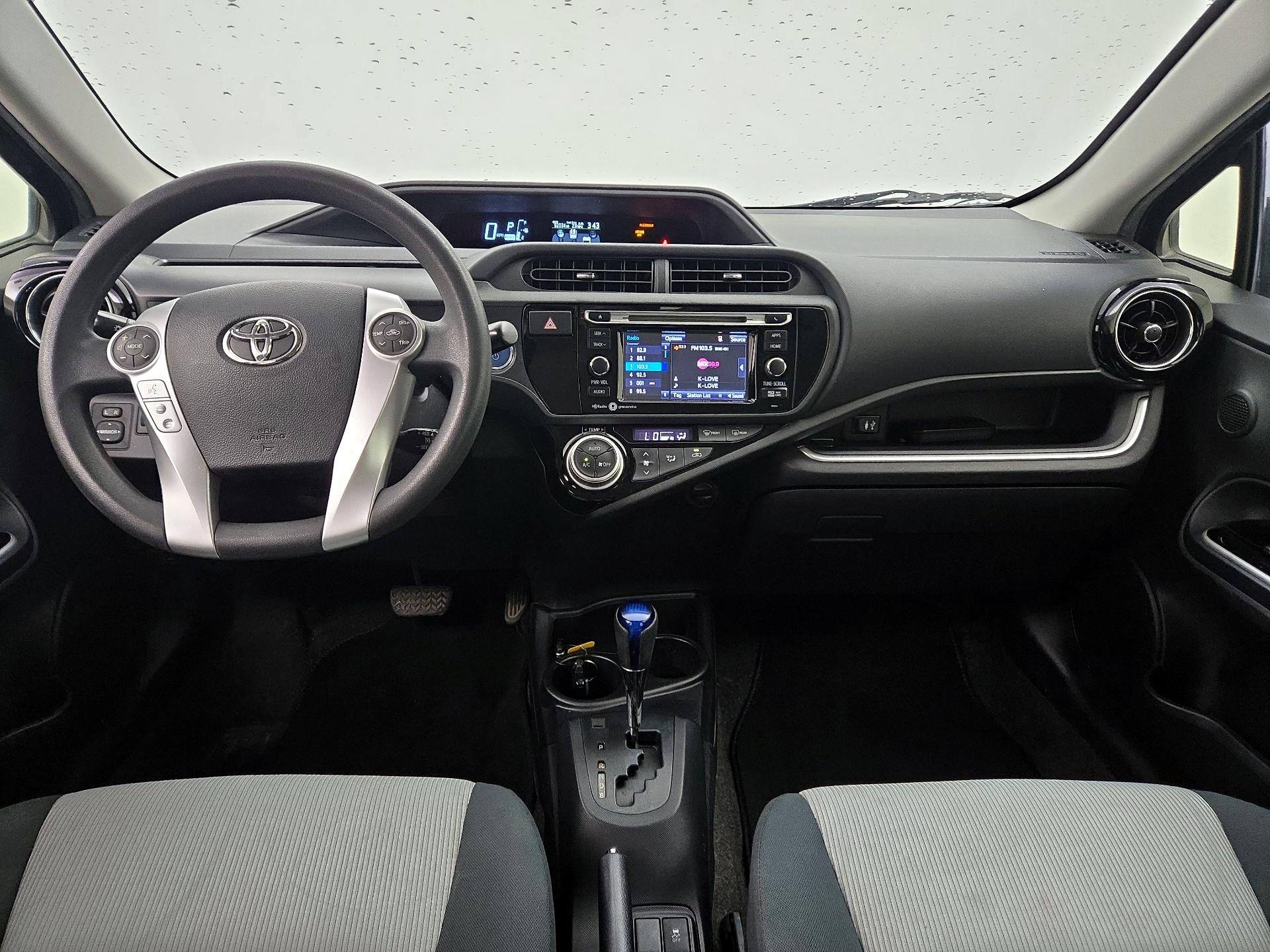 Thumbnail: 2015 Toyota Prius c - 9