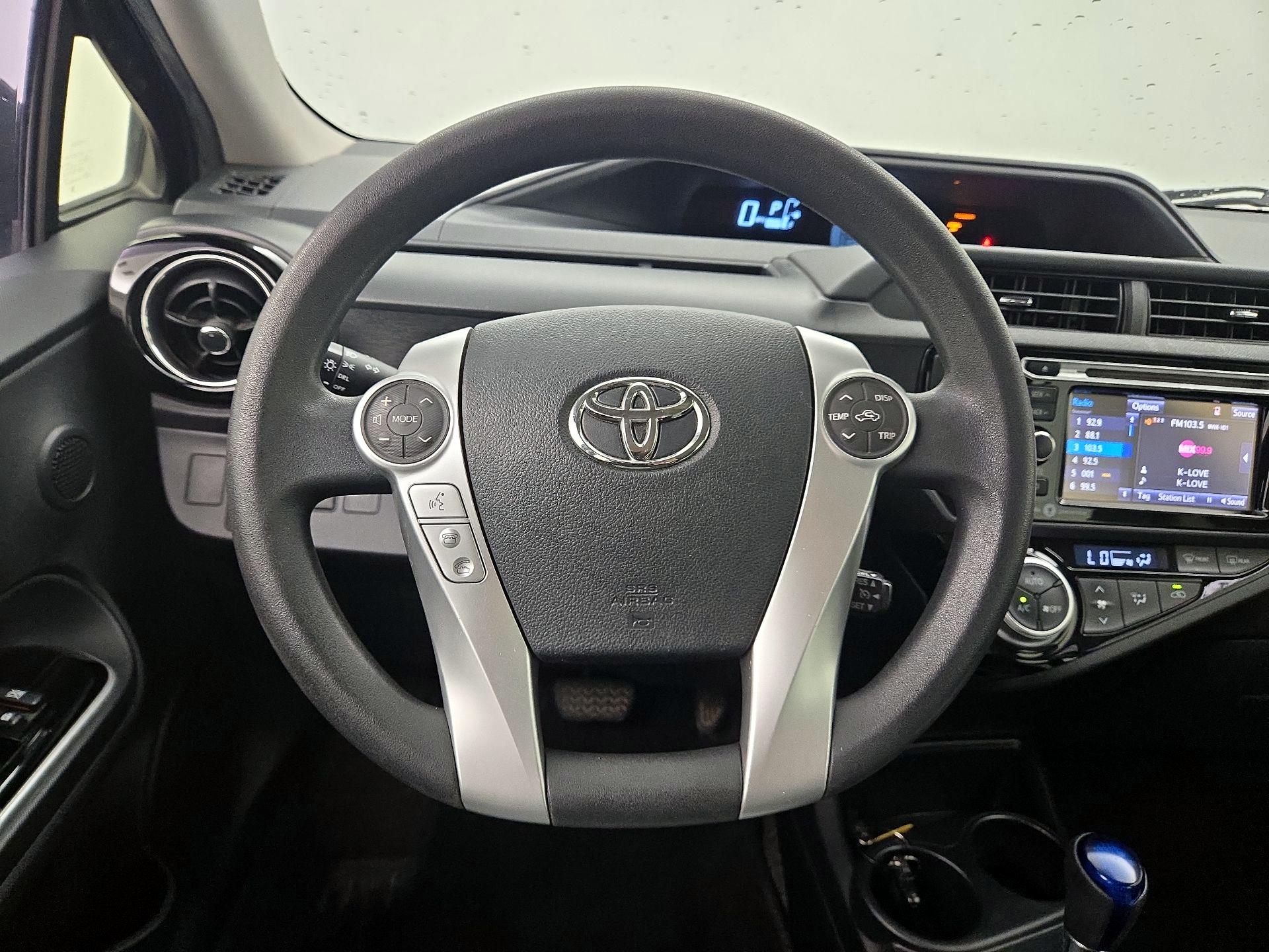 Thumbnail: 2015 Toyota Prius c - 10