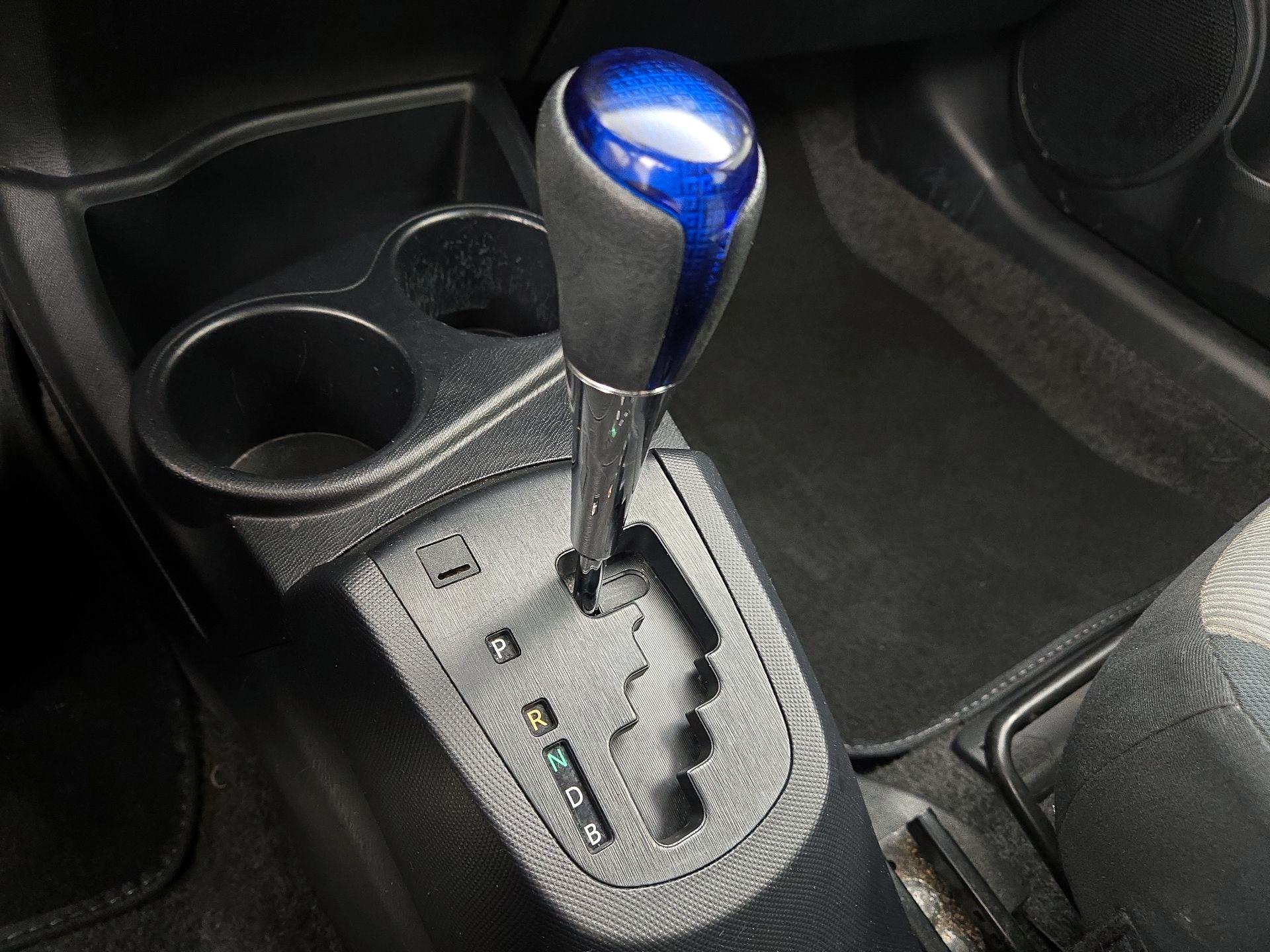 Thumbnail: 2015 Toyota Prius c - 16