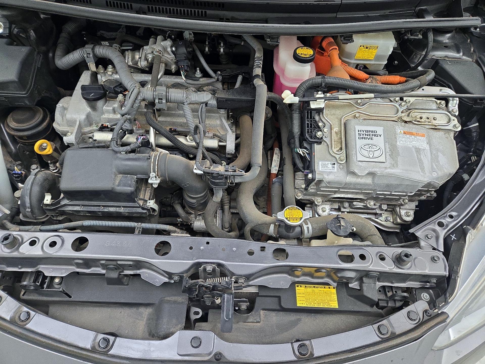 Thumbnail: 2015 Toyota Prius c - 19