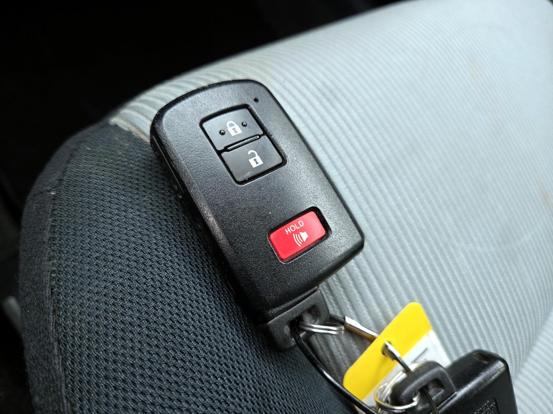 Thumbnail: 2015 Toyota Prius c - 20