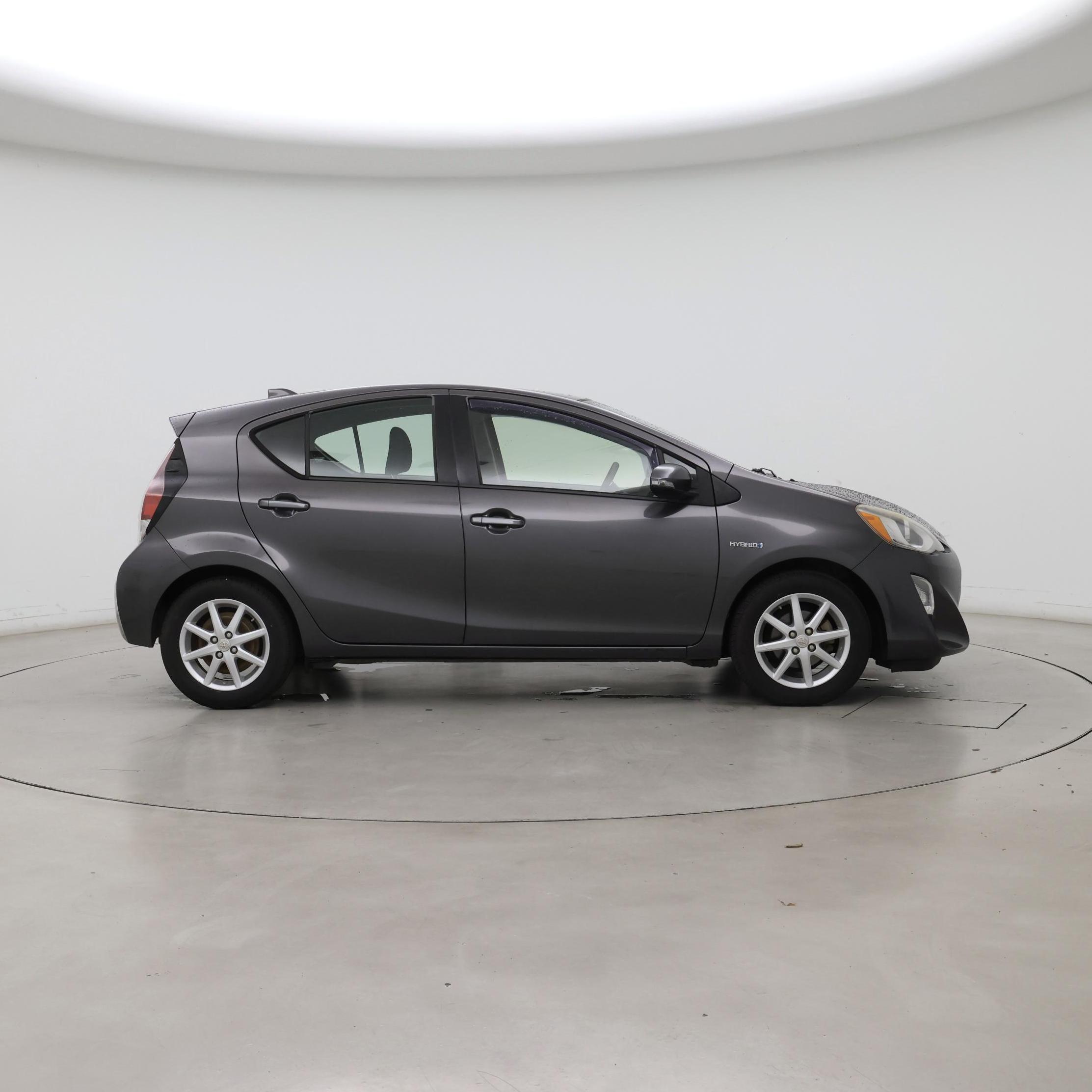 Thumbnail: 2015 Toyota Prius c - 7