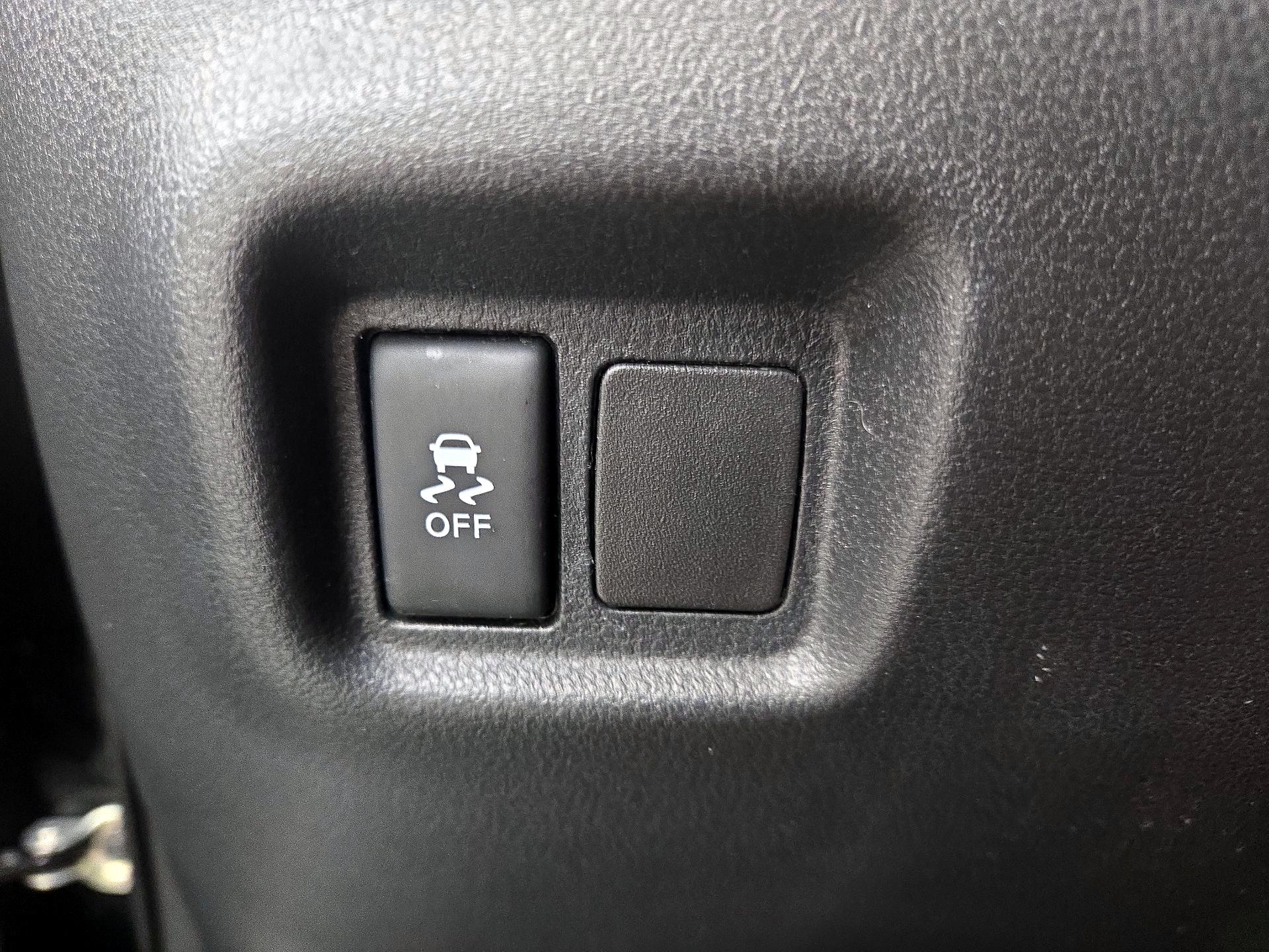 Thumbnail: 2015 Nissan Versa Note - 13